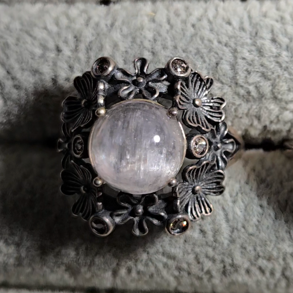 Cat's eye kunzite floral ring with rainbows in adustable sterling silver (A) - KNZ1