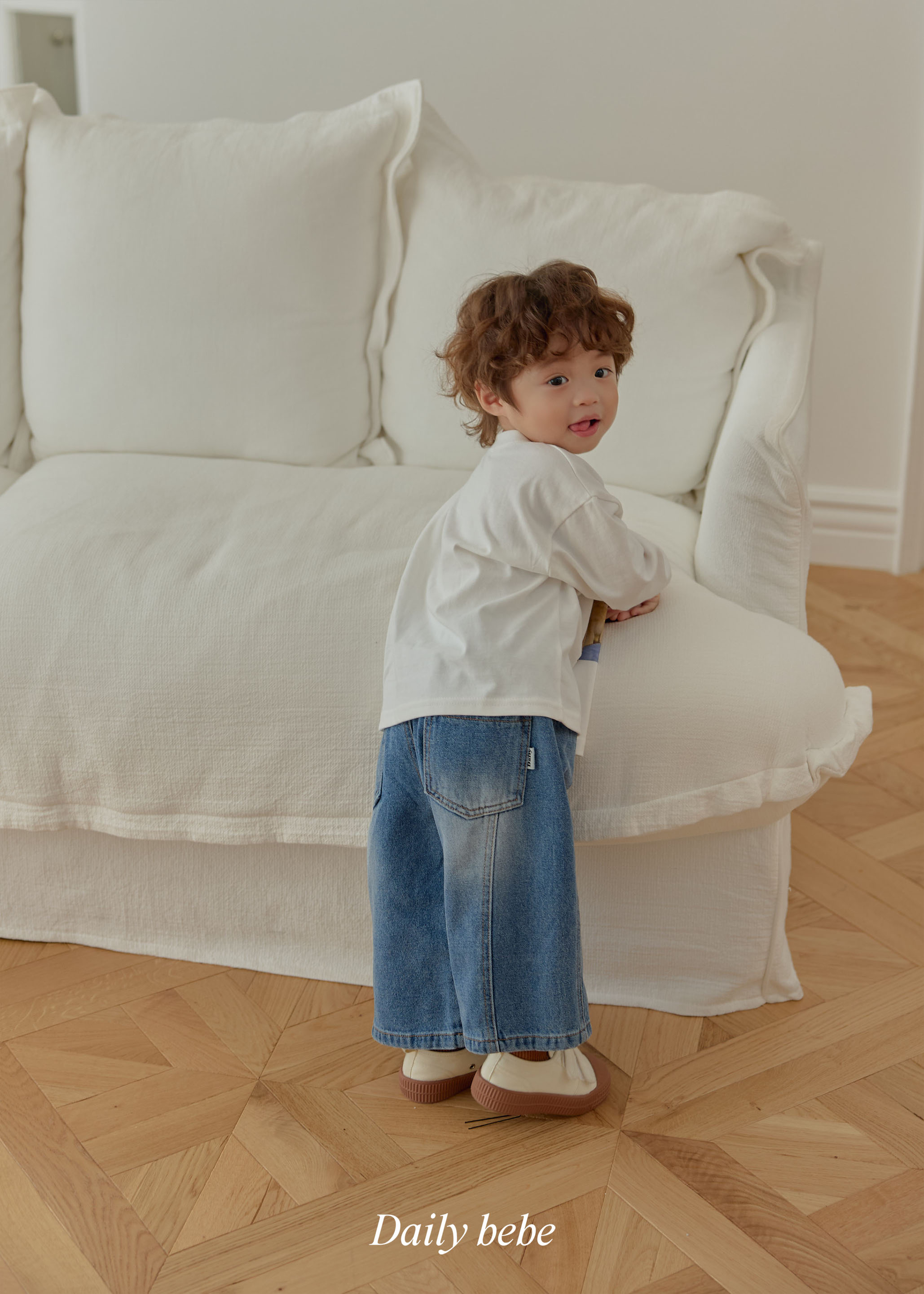 Dailybebe | Curved Denim