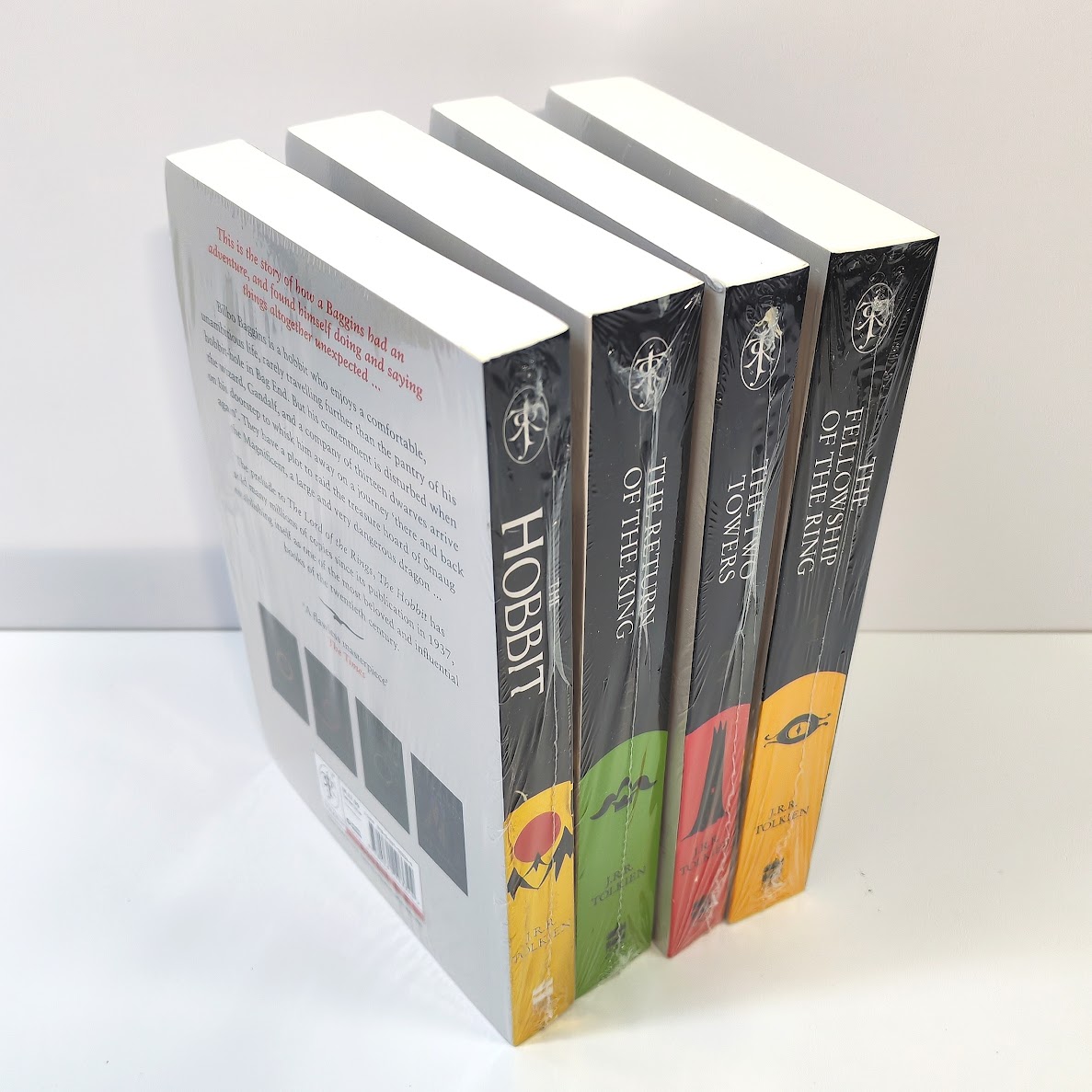 The Lord of Rings 4 books   The Hobbit / The Fellowship of the Ring / The Two Towers / The Return of the King 暢銷小說  魔戒三部曲指環王  A47