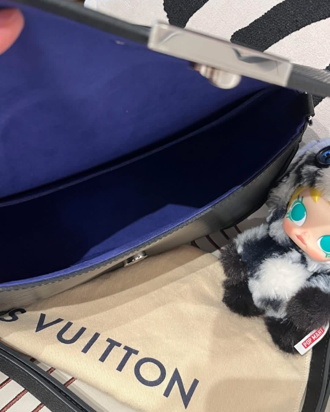 Lv buci crossbody bag M59386 100%Authentic,98%new ✅香港專門店收據✅NFC✅dust bag