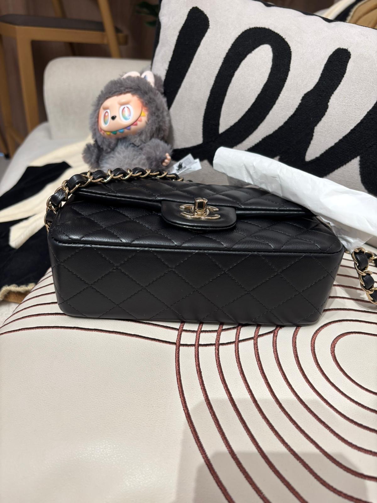 Chanel mini flap bag A69900黑金cf20,晶片 100%Authentic ,99%new ✅晶片✅塵袋✅box