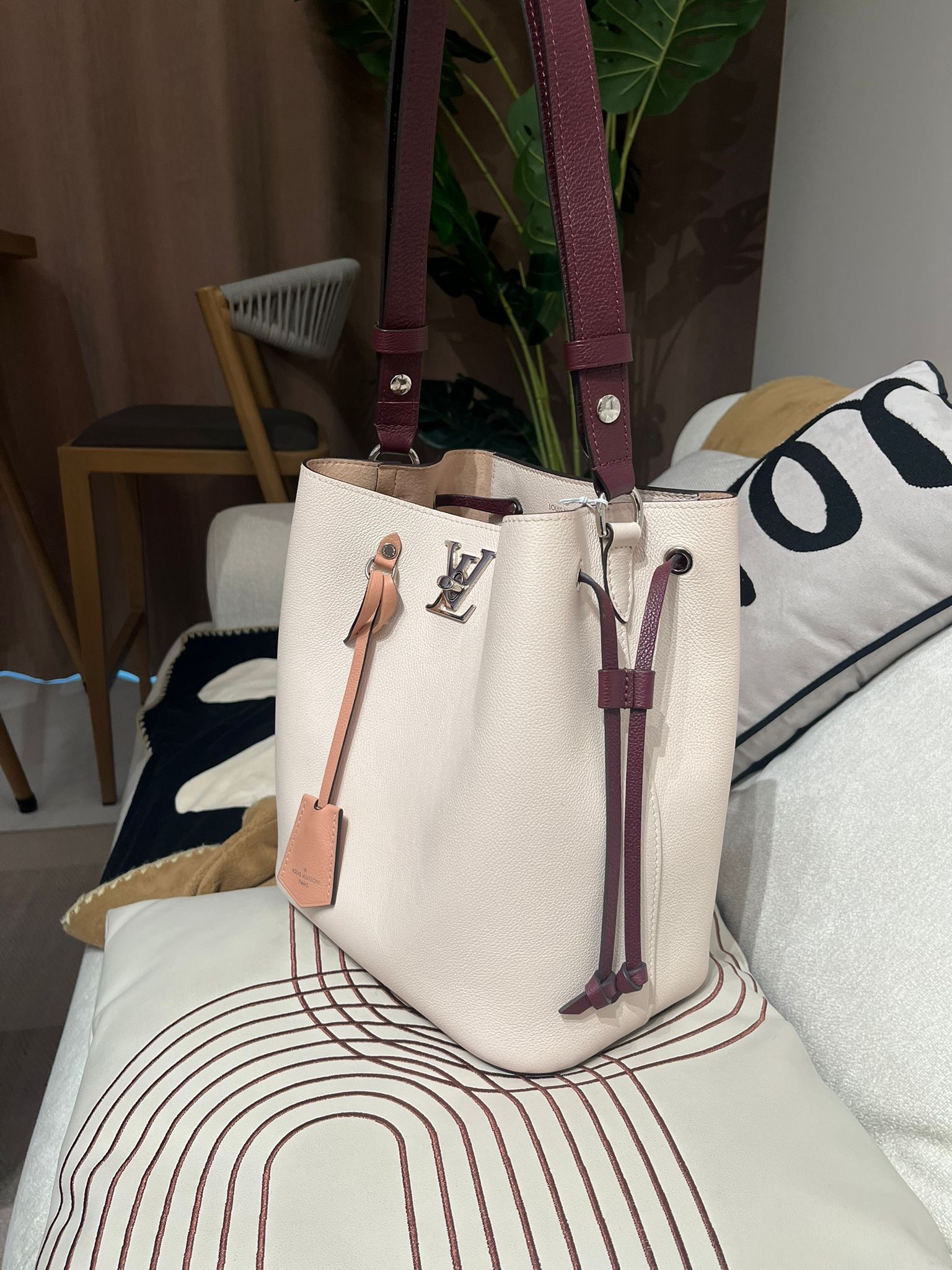 LV Lockme Bucket bag Calfskin 100%Authentic, 98%New ✅Dust bag