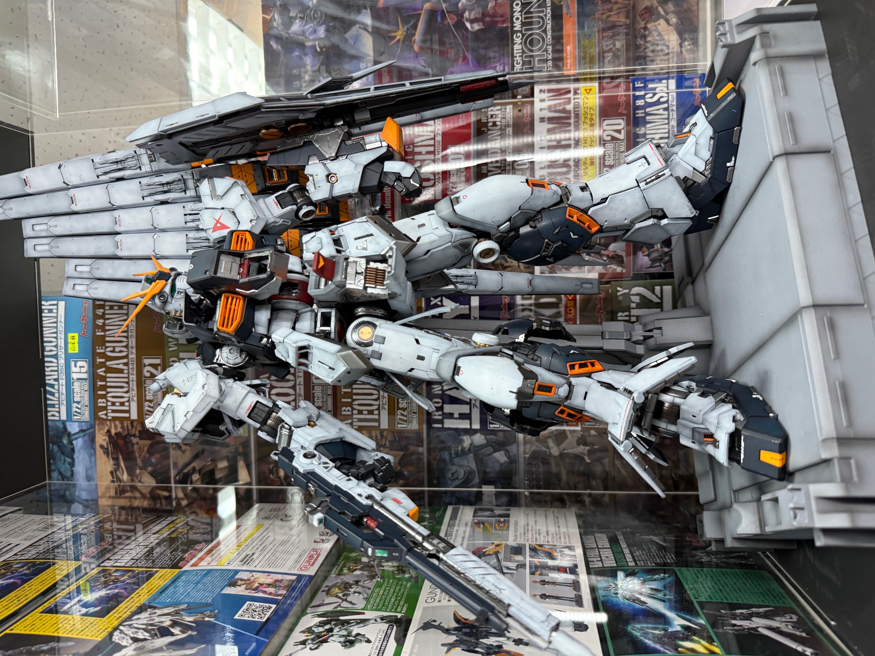 perfect grade unleashed rx-93 (completed Model)