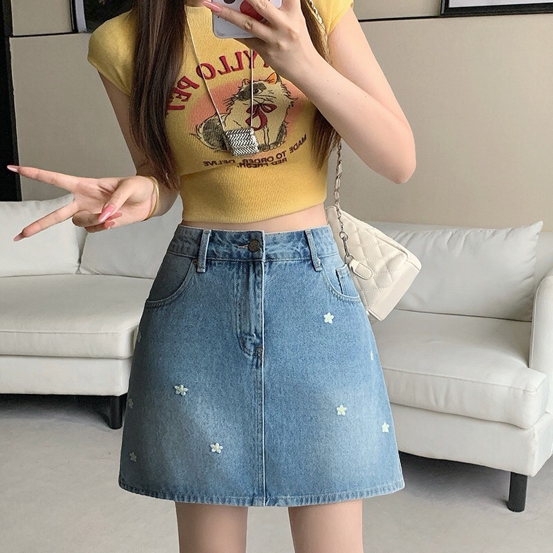 B351(30835) 韩版JEANS时尚小雏菊刺绣蓝短裙 