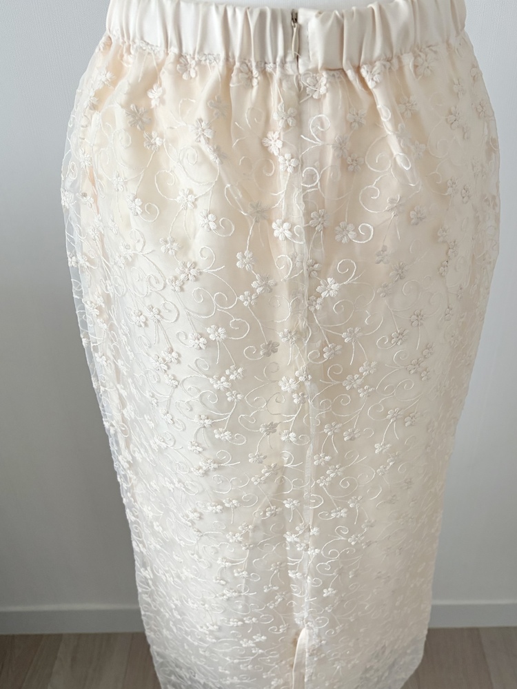 Blossom Embroidery Skirt (Cream)