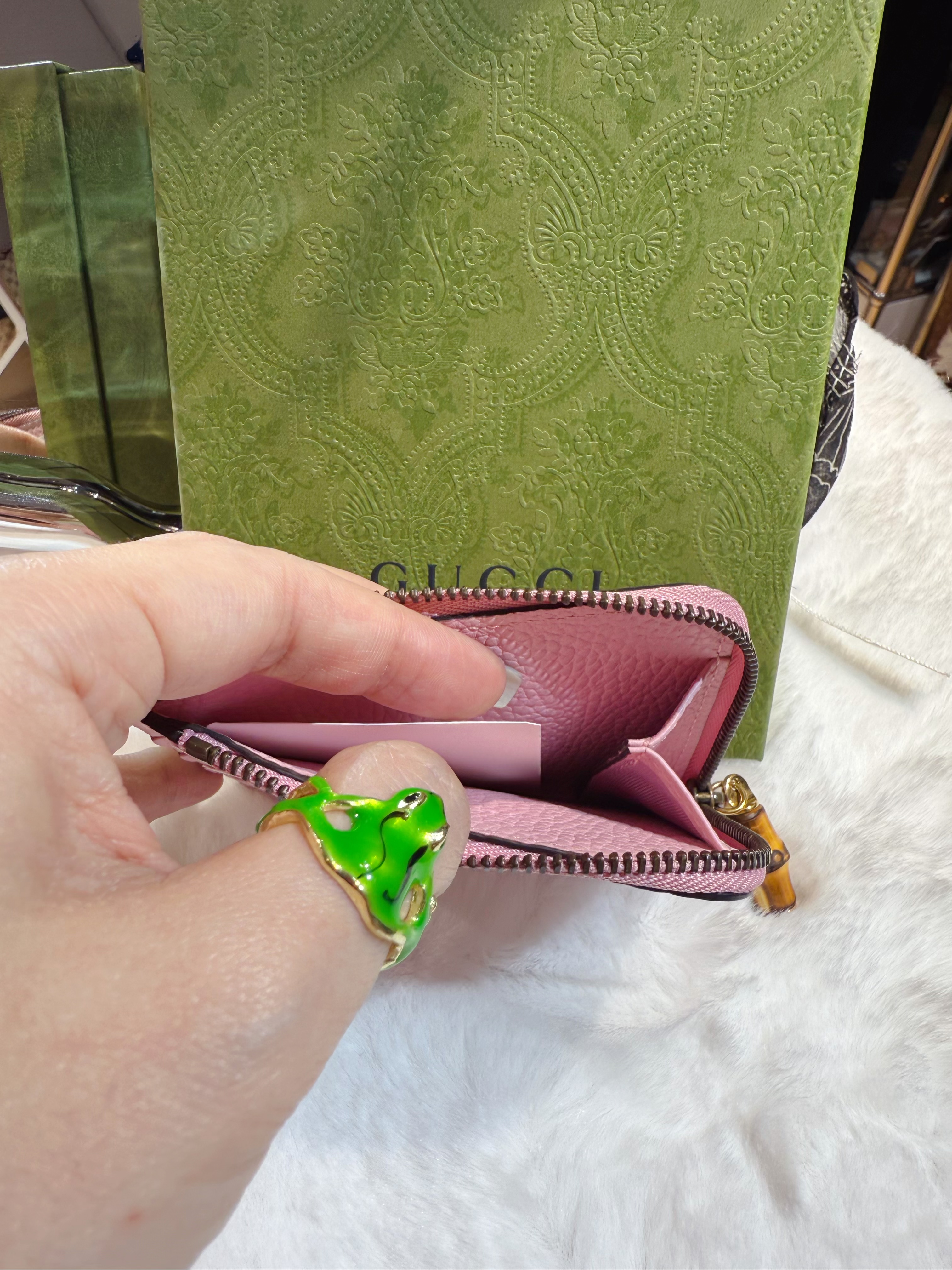 Gucci L zip card coin case pink