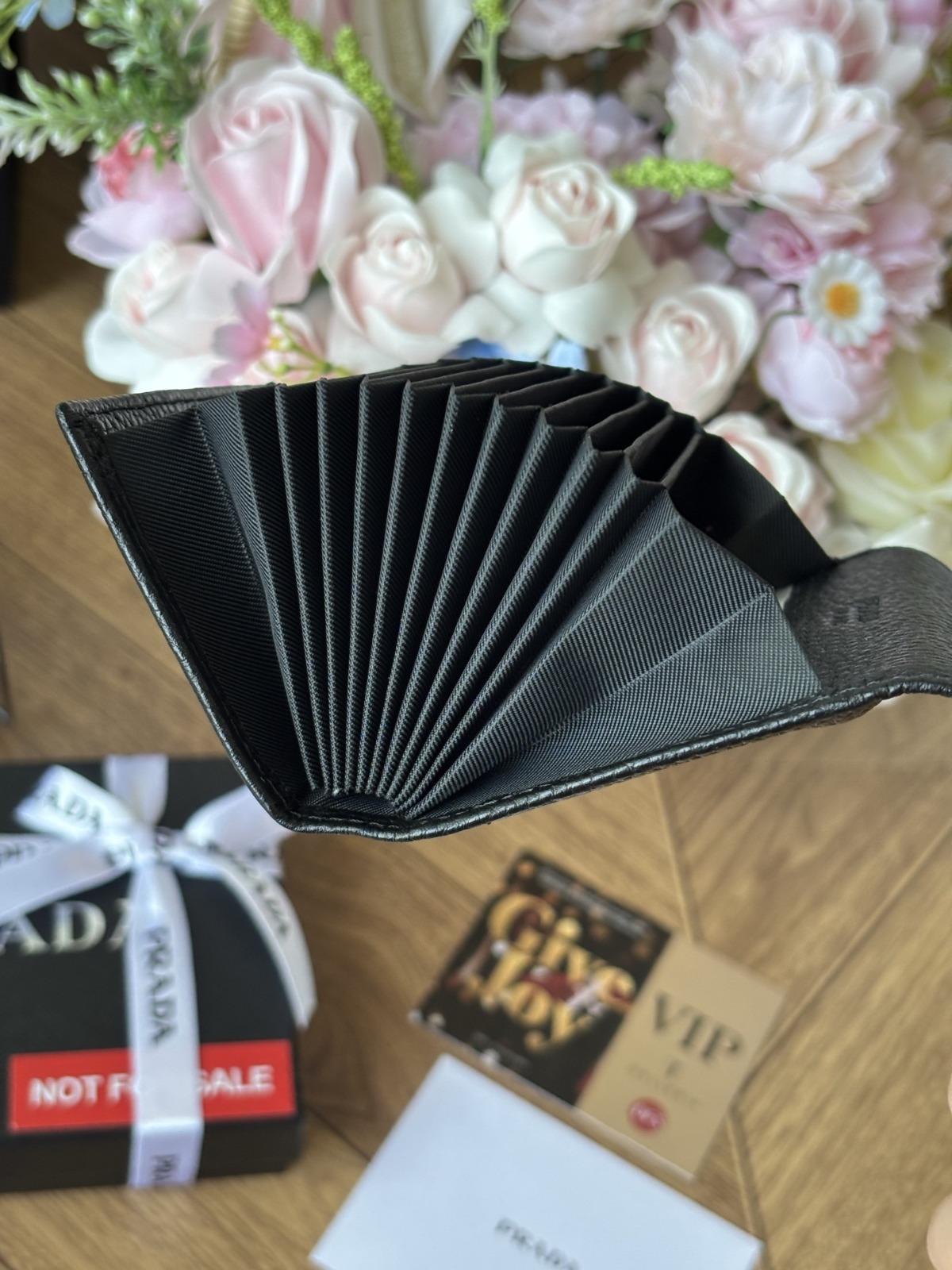 PRADA Vip Gift 風琴卡包