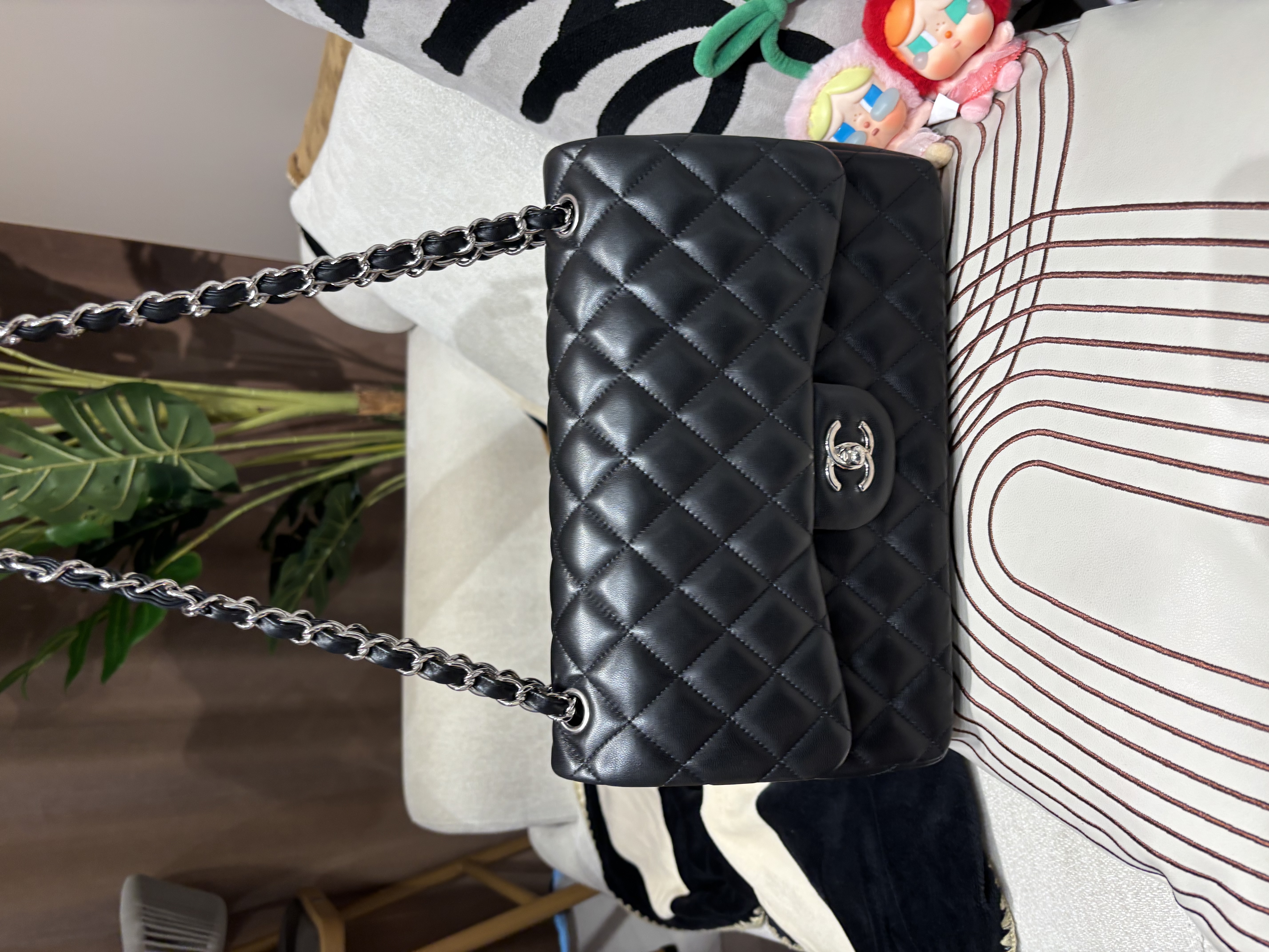 Chanel classic flap 30cm,jumbo A58600 黑色羊皮銀扣100%Authentic ,98%new ✅card ✅塵袋✅box 