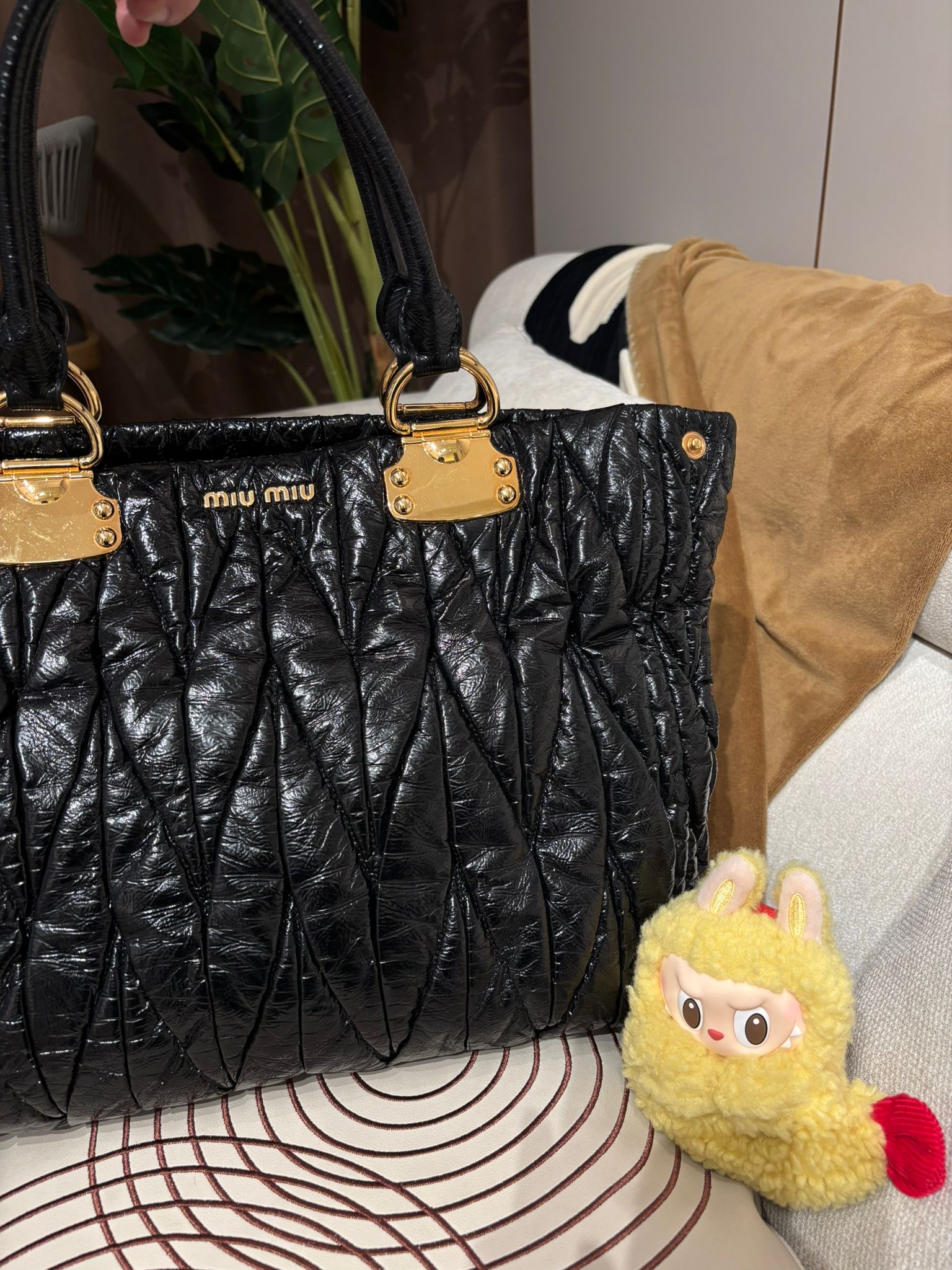 Miu Miu Shoulder Bag 100%Authentic, 98%New