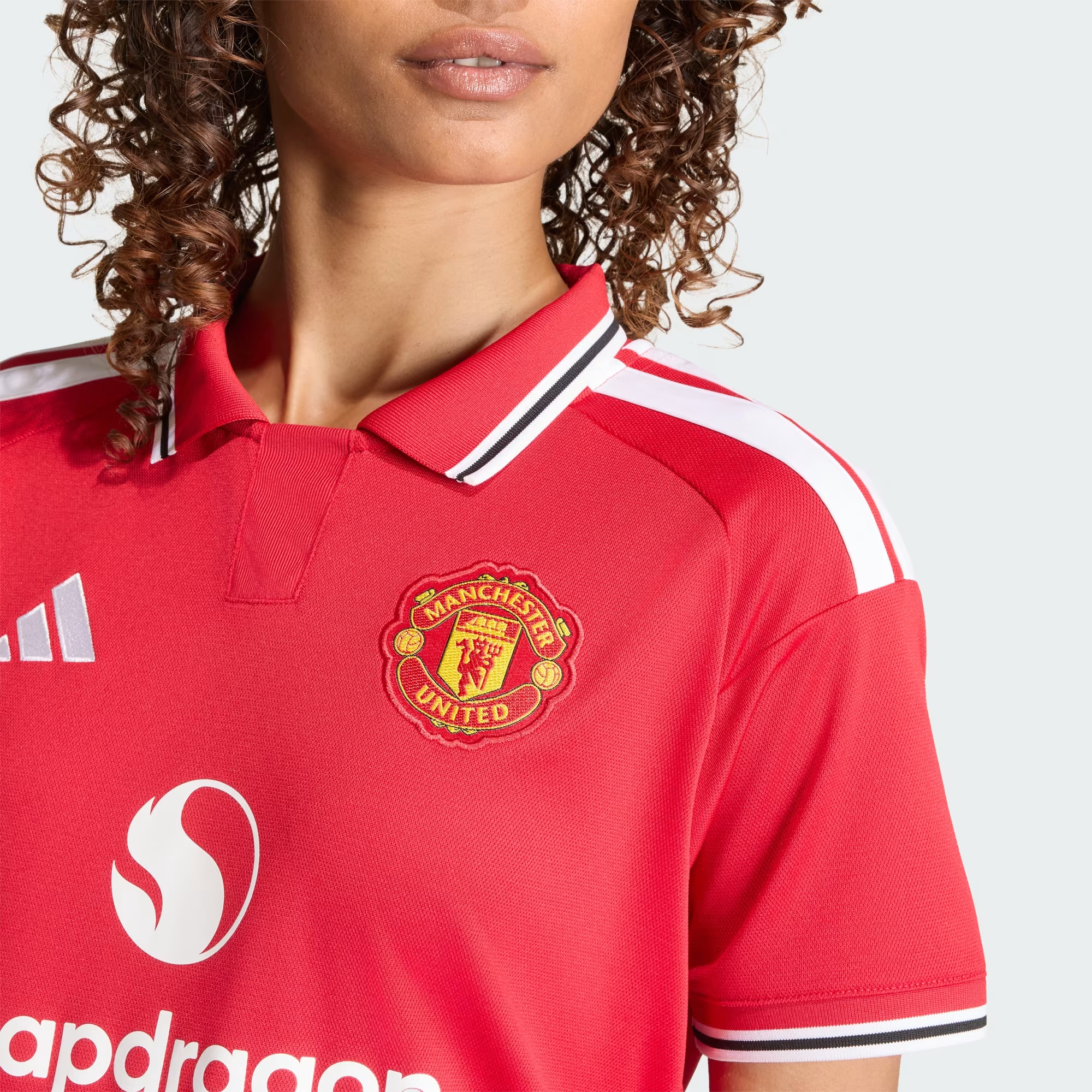 重現七十年代紅魔榮光 Adidas Manchester United 曼聯 2026-27 女裝主場球迷版球衣 (可加印字章) KC4794