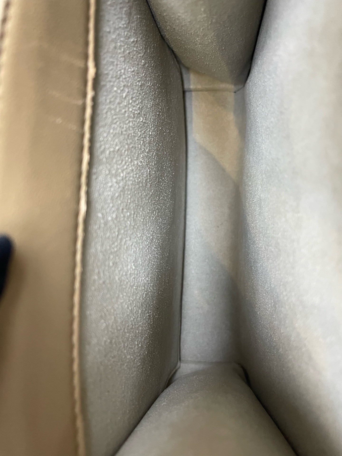 【預訂貨品】Ferragamo現代款奶茶色mini tote