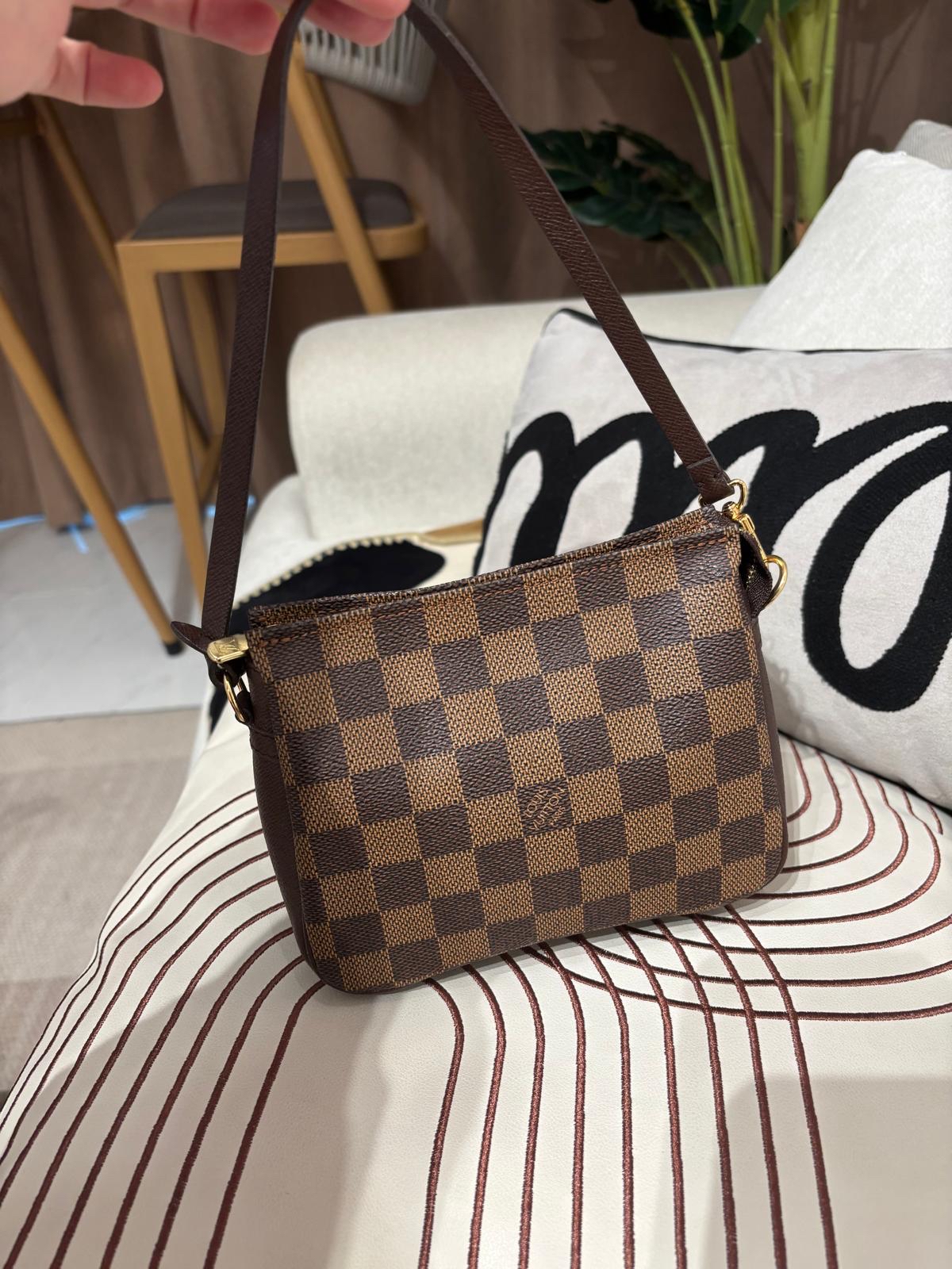 Lv Trousse Pochette zip pouch shoulder bag 100%Authentic, 95%new