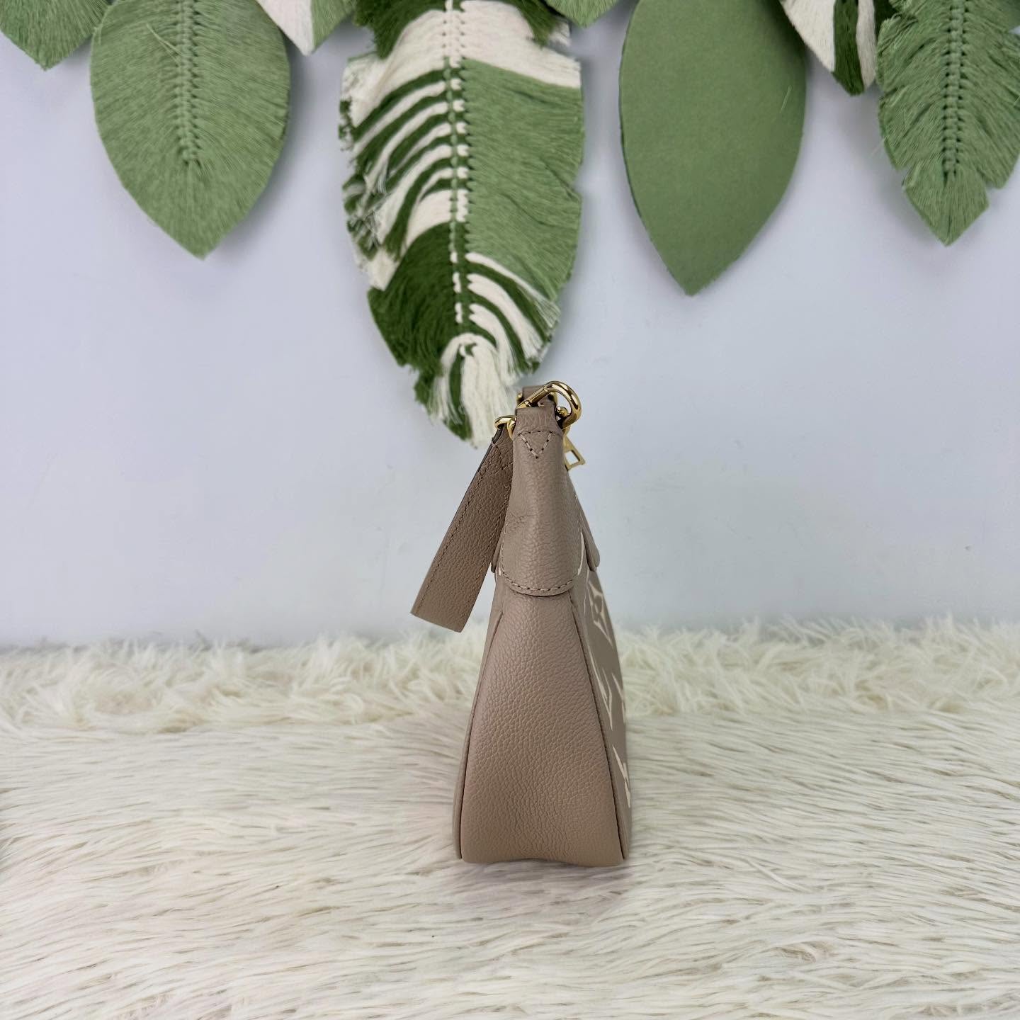 LV 🤍PRE OWNED Bagatelle 大象灰真皮HOBO牛角包 晶片款🤎