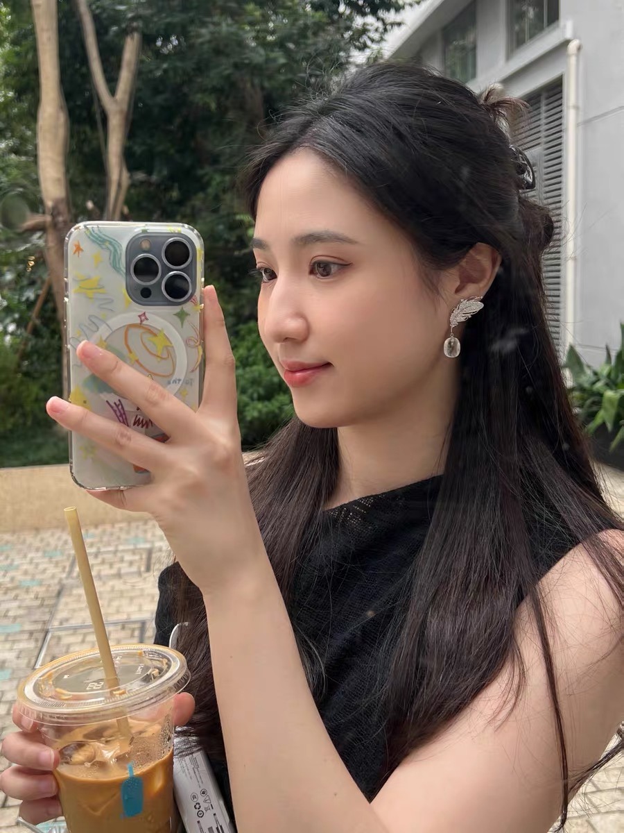 HEFANG 白水晶羽毛耳環