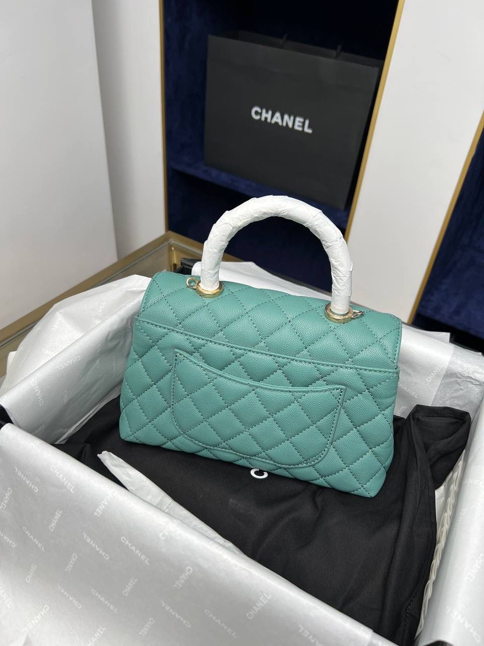 新coco handle小号绿色荔枝纹💞👜 和CF一个渠道的尾单货，拿过的都不用多介绍啦！新款驾到！独家渠道货！ 尺寸:14 X 24 X 10cm