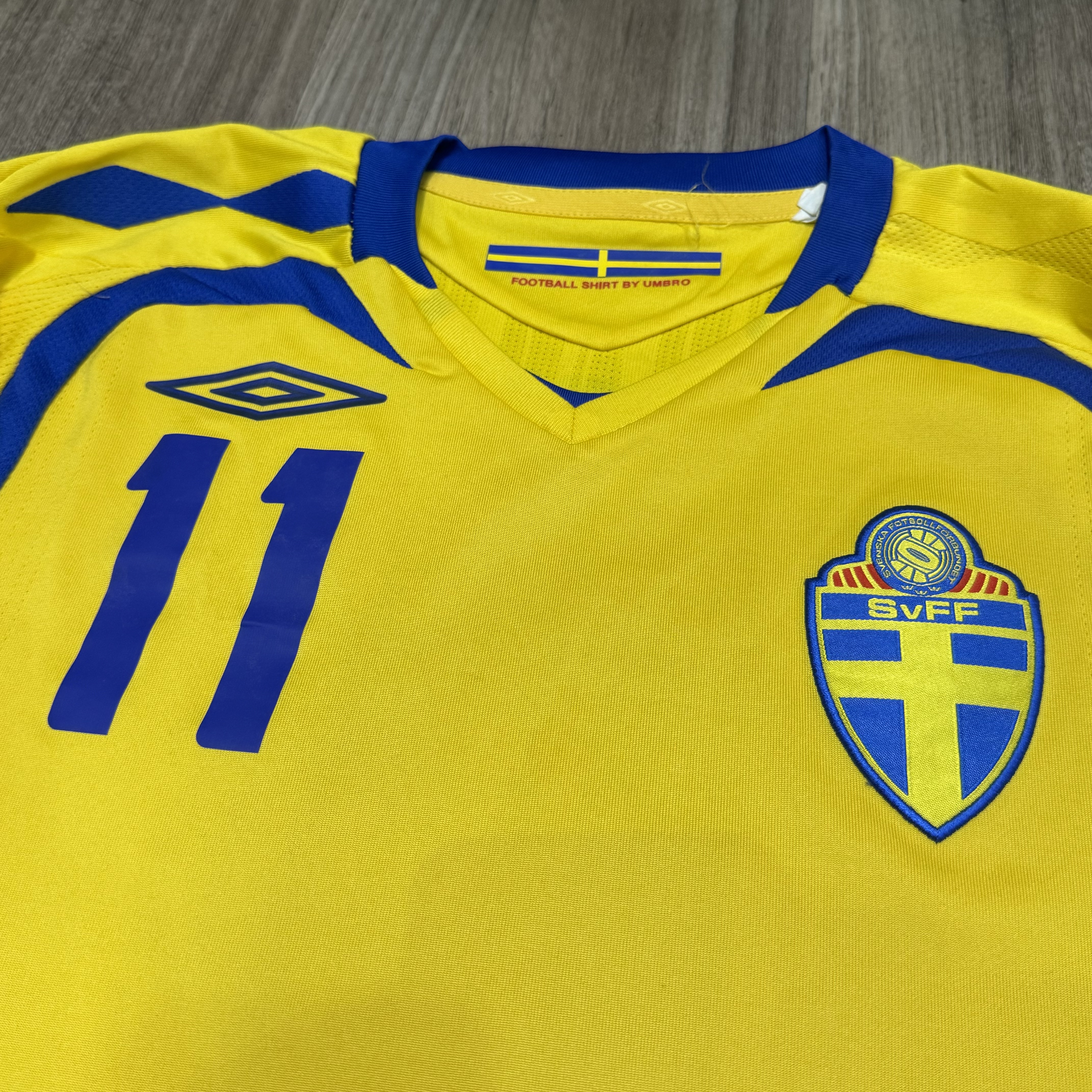 Sweden 07/09 home shirt #11 Larsson