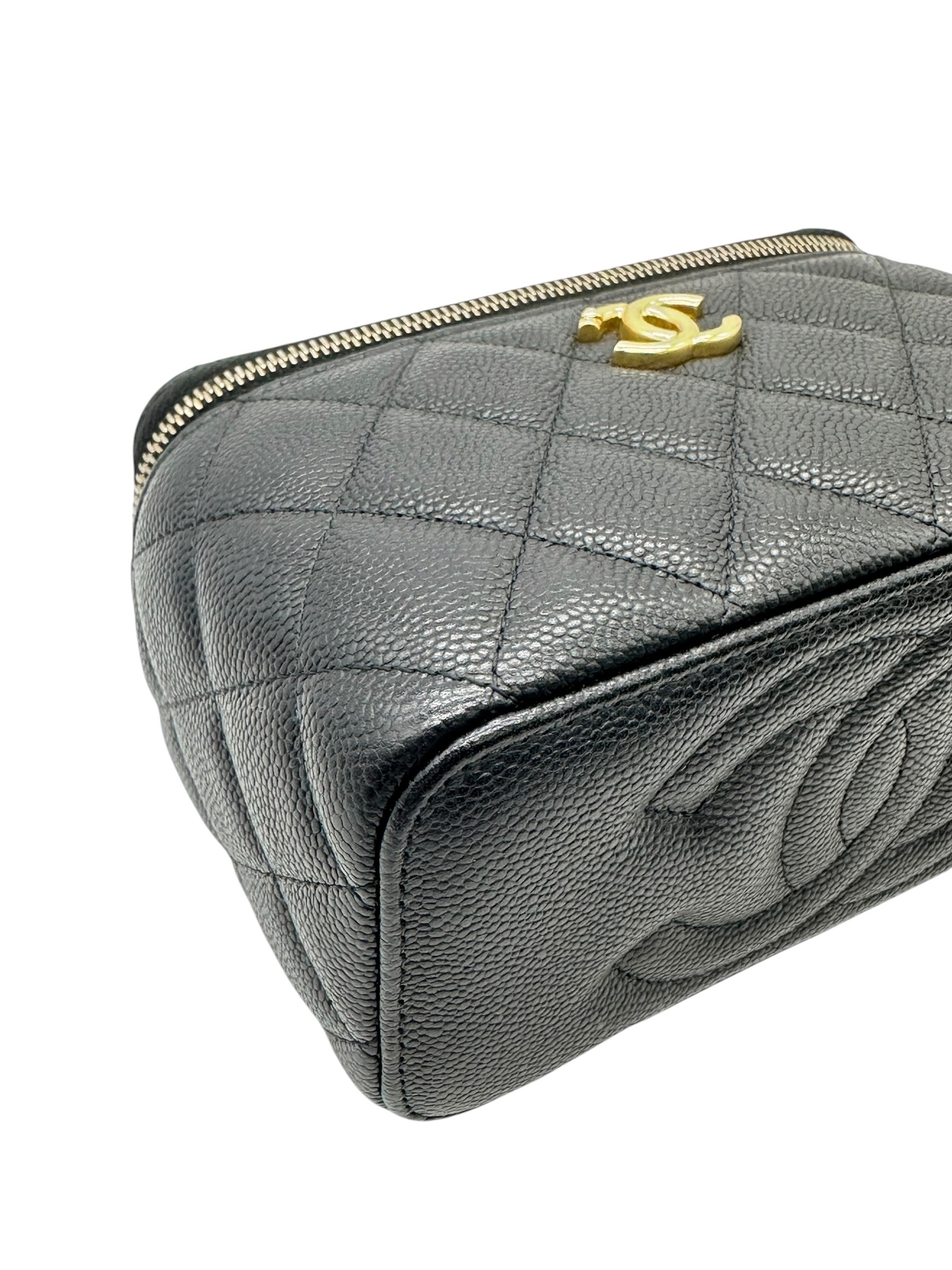 Pre-Owned CHANEL Vanity Case with Chain / Product Code: 080204