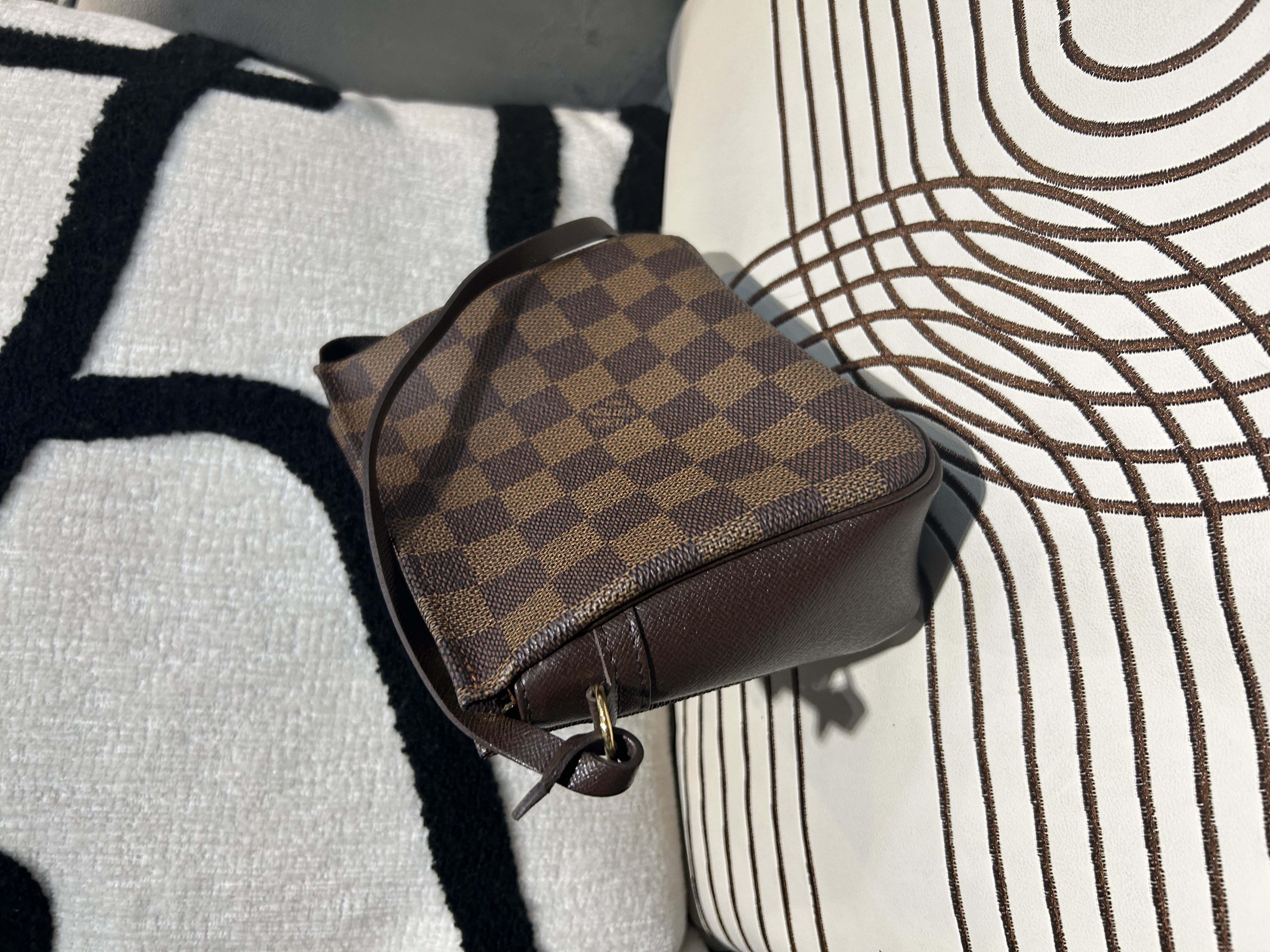 LV Damier Ebene Pochette 100%Authentic, 95%New