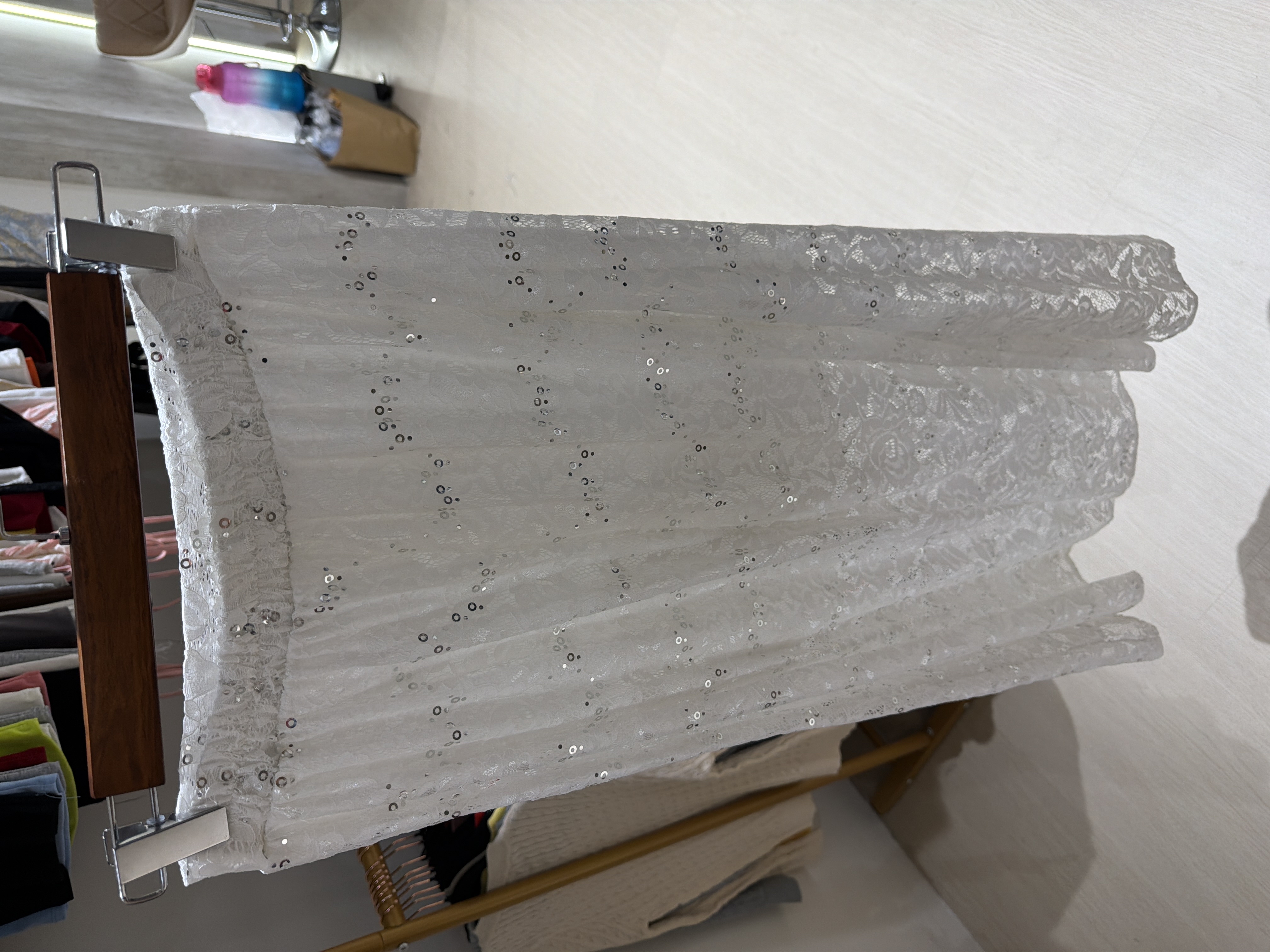 白色亮片蕾絲半身裙