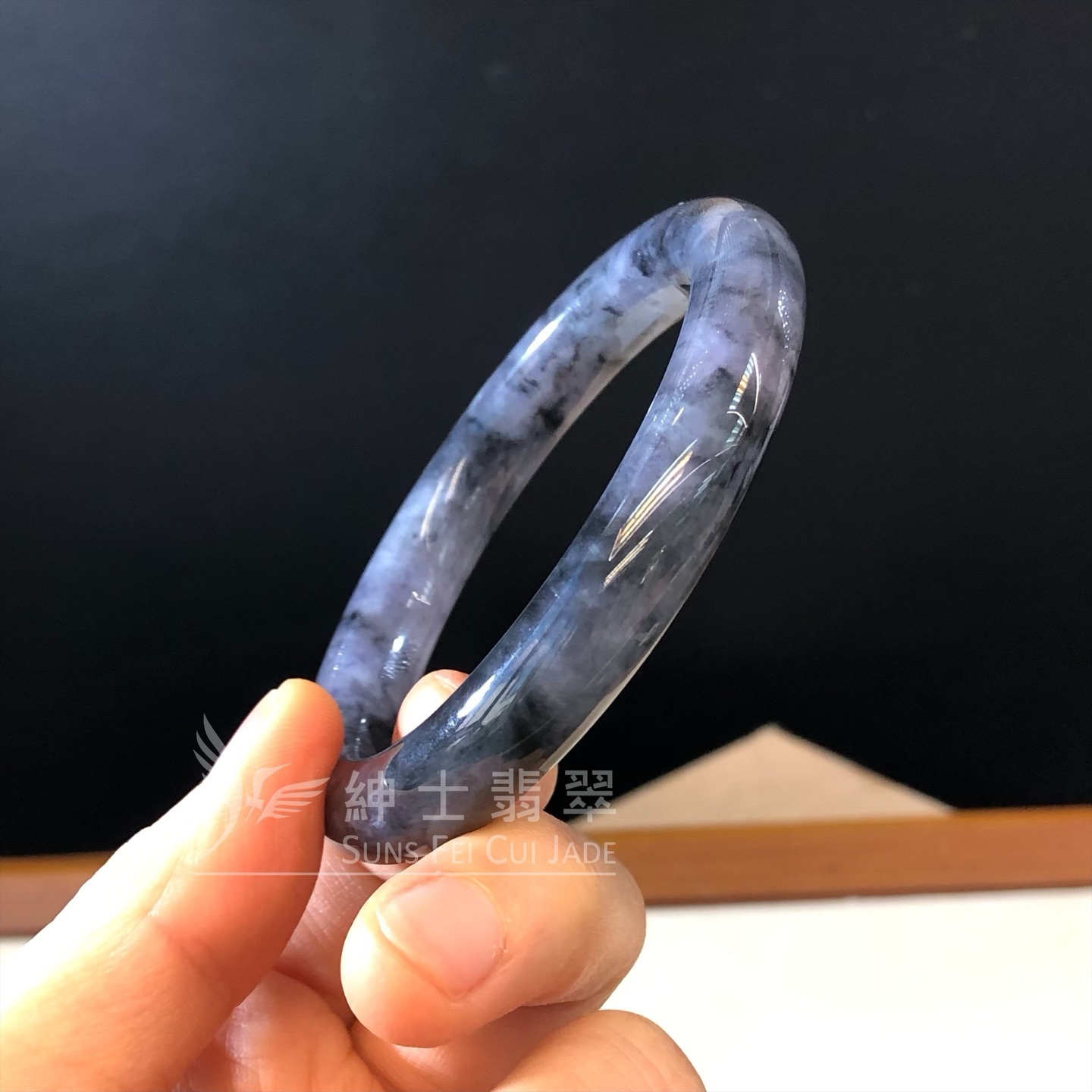 紫底山水烏雞帶翡色福鐲53.9mm