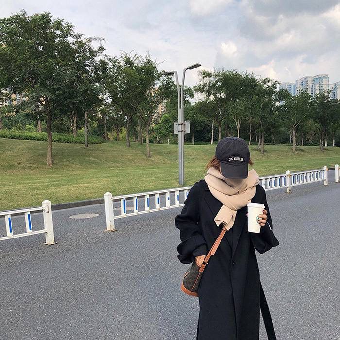 🔥大货实拍图 𝗖𝗘𝗟𝗜𝗡𝗘♥𝗧𝗥𝗜𝗢𝗠𝗣𝗛𝗘 𝗖𝗔𝗡𝗩𝗔𝗦小号水桶 型号：191442 尺寸：30*22*13cm。