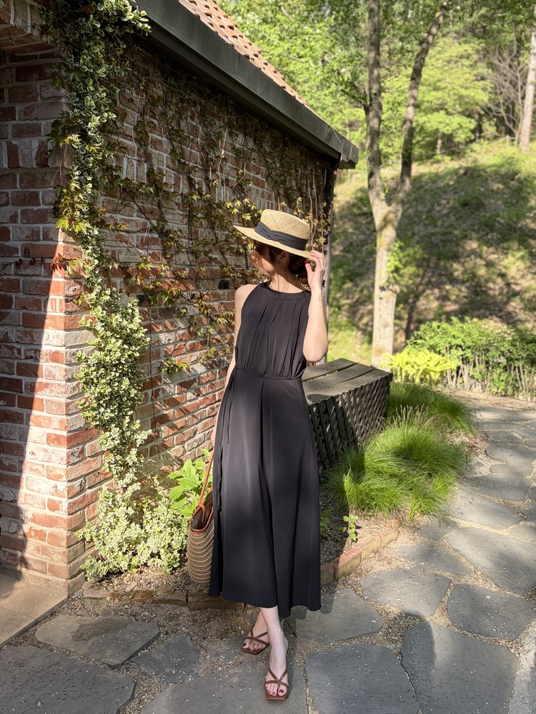 Pleated Halter Maxi Dress (Black)