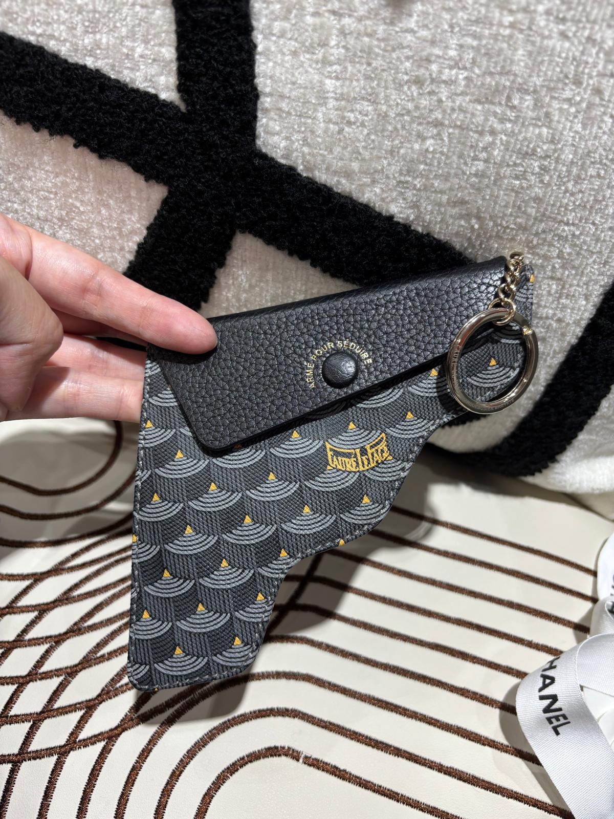 Fauré Le Page 的 Pochette Calibre 22槍形萬用收納包／零錢包 coins bag 100%Authentic, 98%new