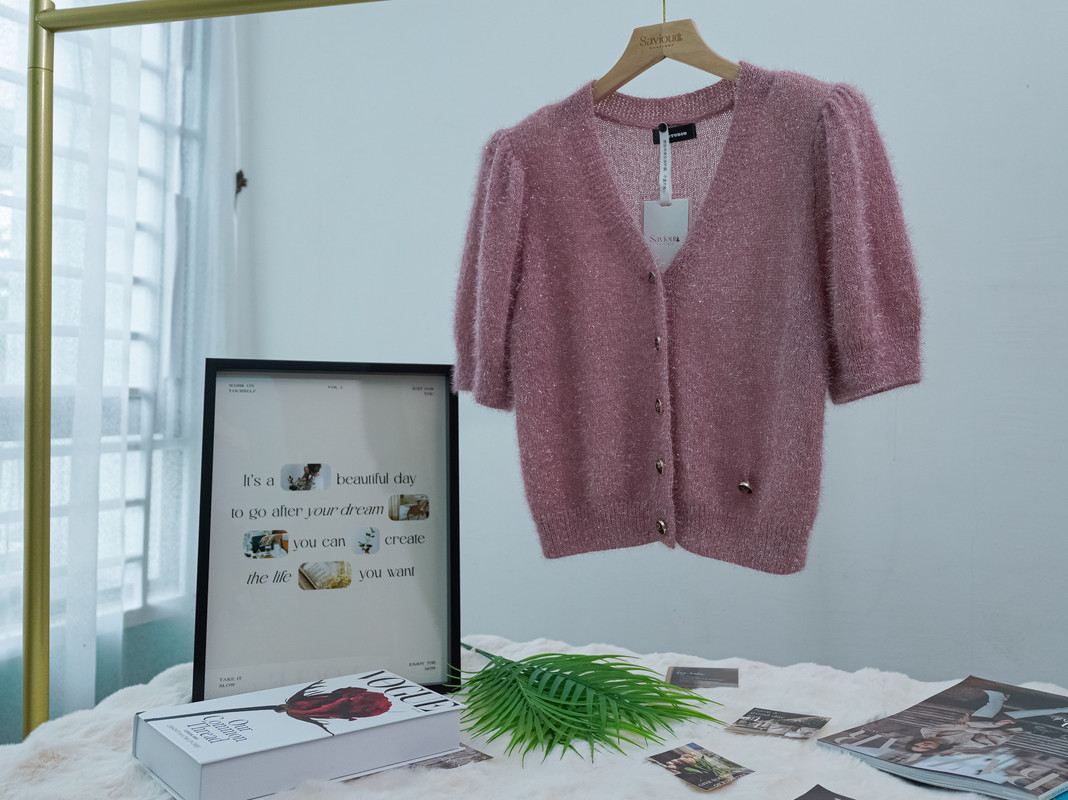 Shimmery Fuzzy Knit Cardigan with Puff Half Sleeves and V-Neck ‖ 微闪毛绒感五分袖V领针织开衫 KR019330