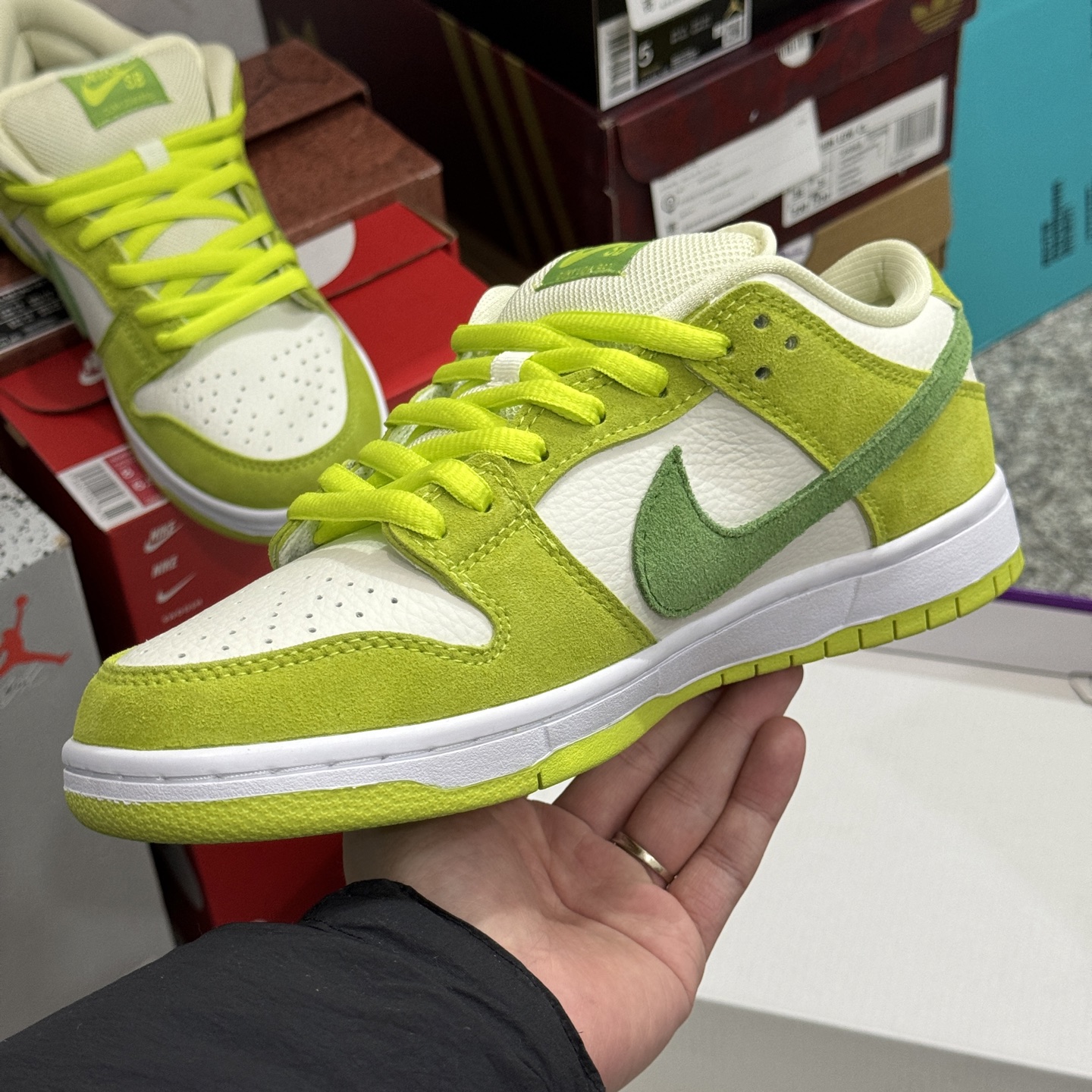 Nike SB Dunk Low "Green Apple" DM0807-300