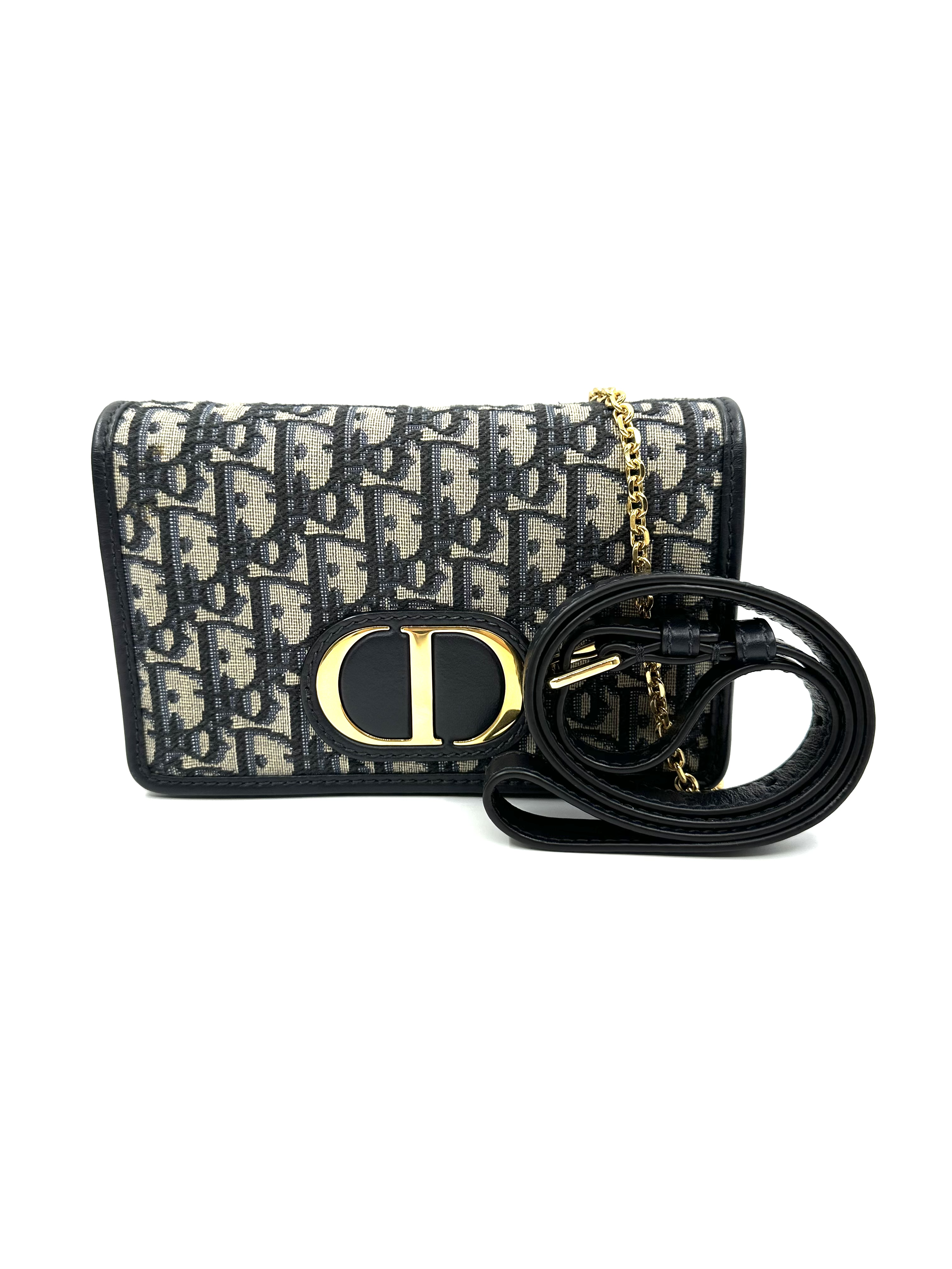 Pre-Owned DIOR 2-In-1 30 Montaigne Pouch Bag / Product Code: 24100702