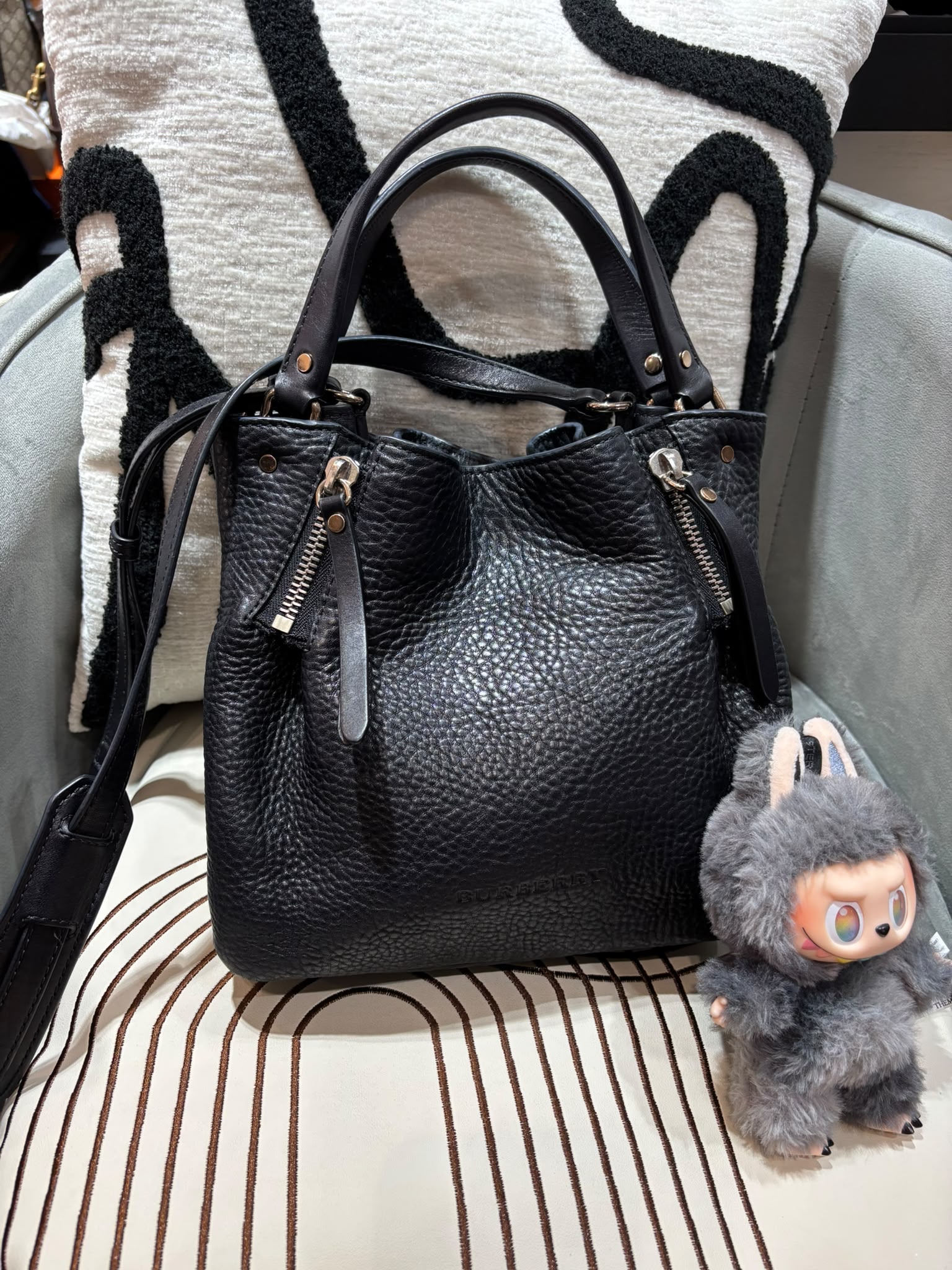 Burberry 2Way Bucket Bag calfskin 黑色牛皮斜孭袋水桶袋 100%Authentic, 98%new 
