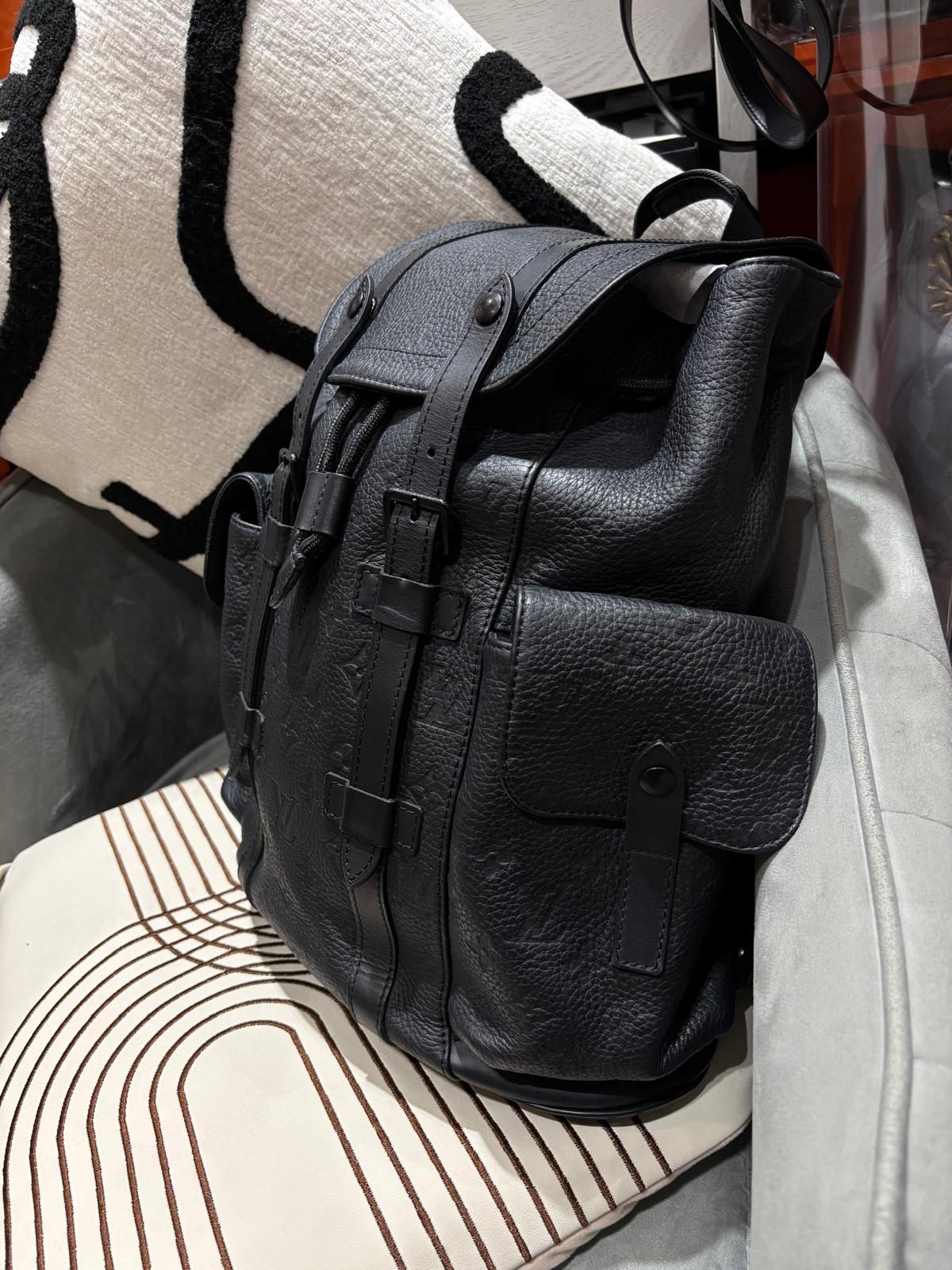 LV Christopher PM Backpack calfksin 黑色牛皮 100%Authentic,95%new ✅dust bag 