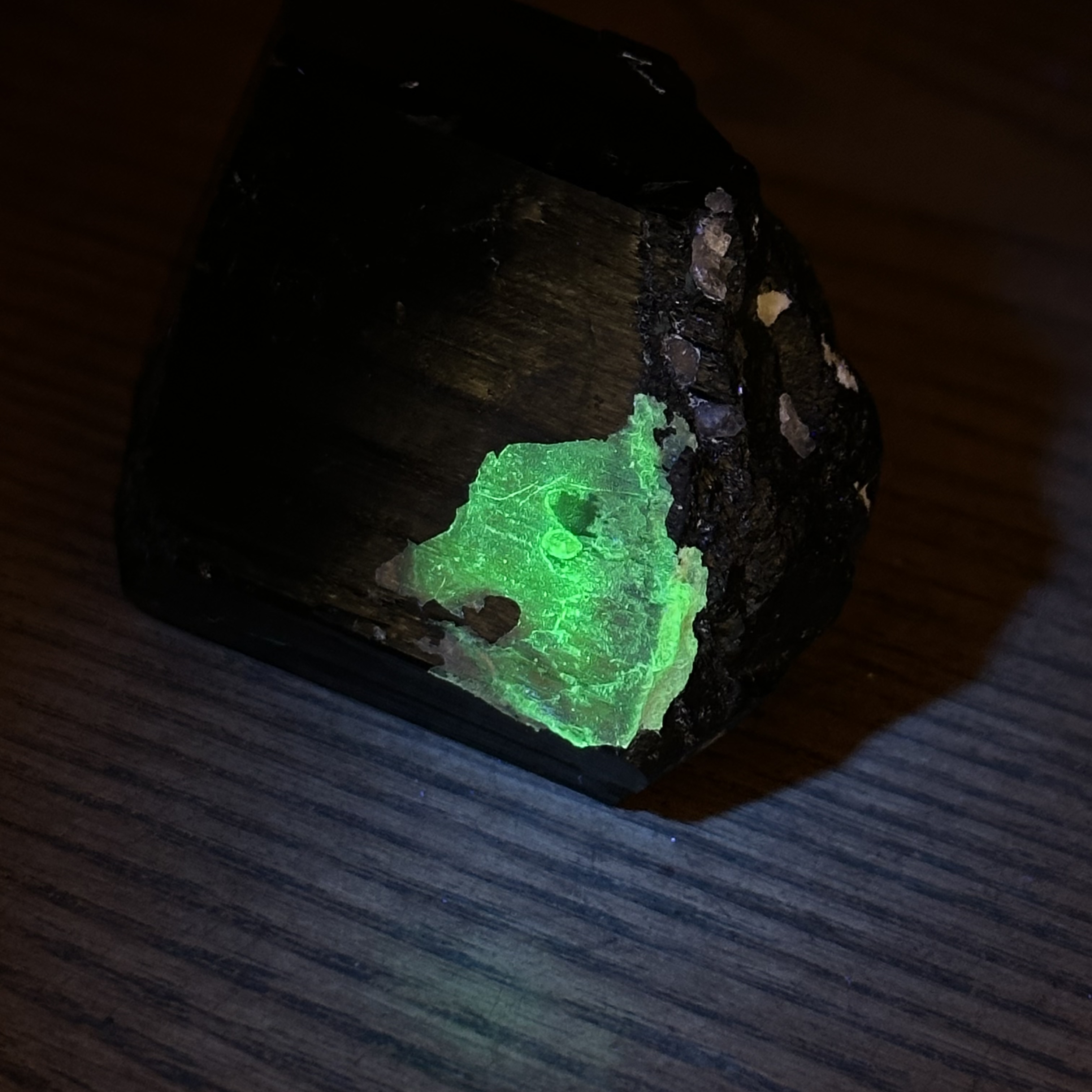 黑碧璽與玉滴石 - Schorl and Hyalite DR103