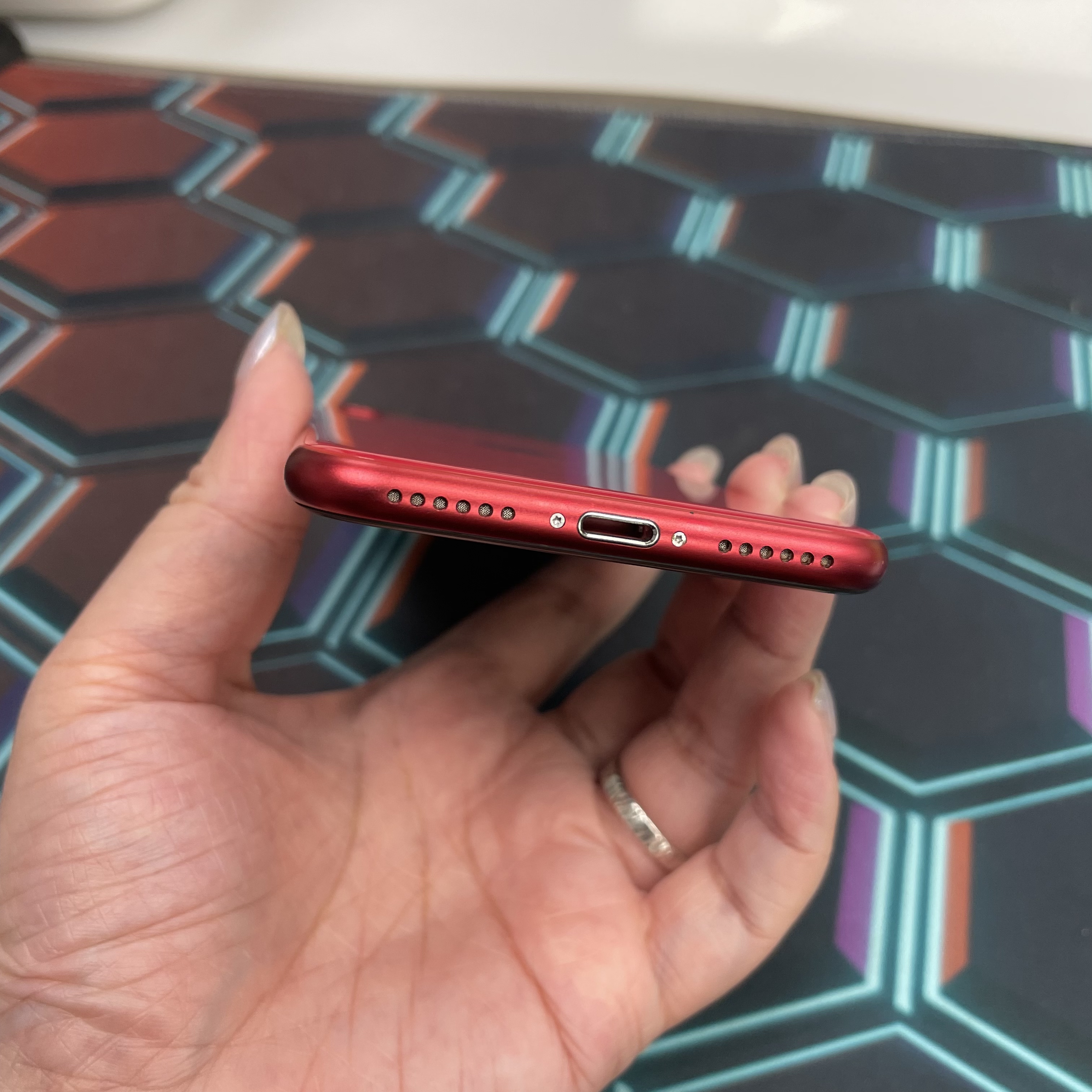 *7305 SE 2 完美機 128GB 電81 紅色 red
