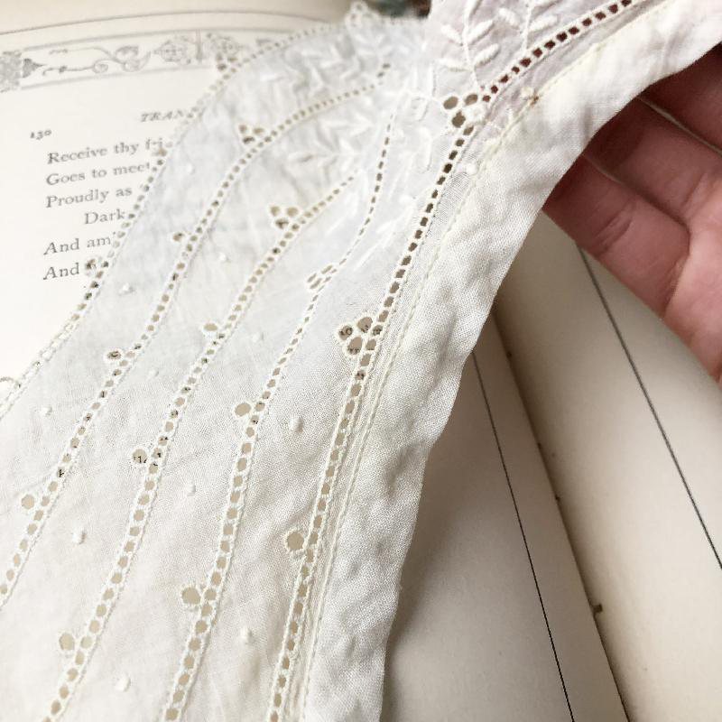 Early to Mid-Century Cotton Texture Cream White Hand-Embroidered Yoke Collar (MT150-12)