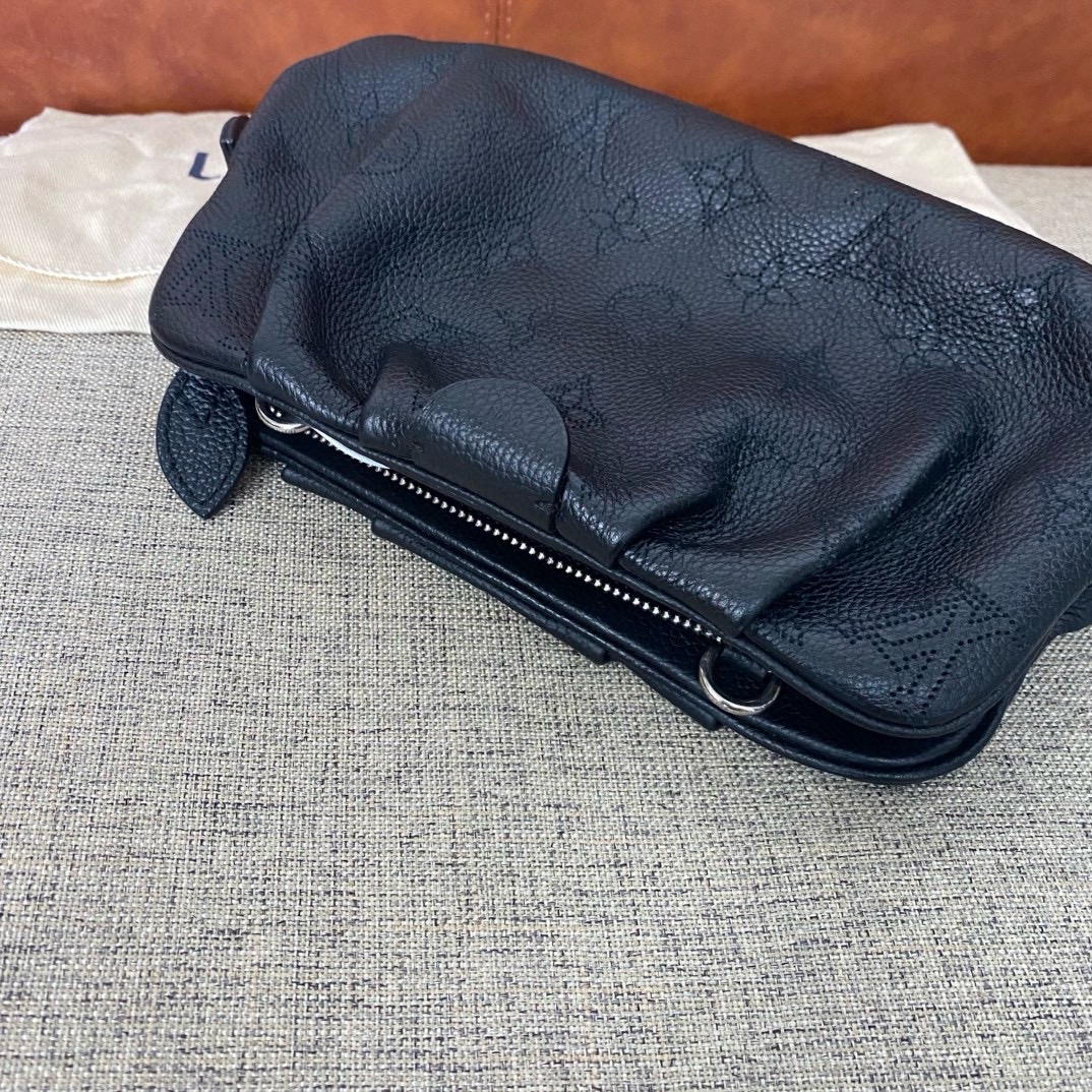 【預訂貨品】Lv黑色全皮雲朵包 