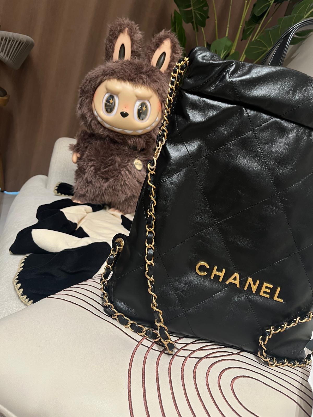 Chanel 22 backpack small 黑色牛皮金鏈, 100%Authentic, 98%new ✅專門店收據✅晶片✅Dust bag