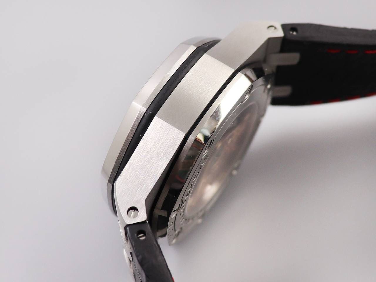 A P26470st黑面红秒V2版经典a p计时款式之一 搭载复刻原版3126机芯 直径42mm 厚度15.6mm 🔥注：JF的所有3126机芯系列是目前市面上壳身最薄和复刻程度最强的版本🔥🔥