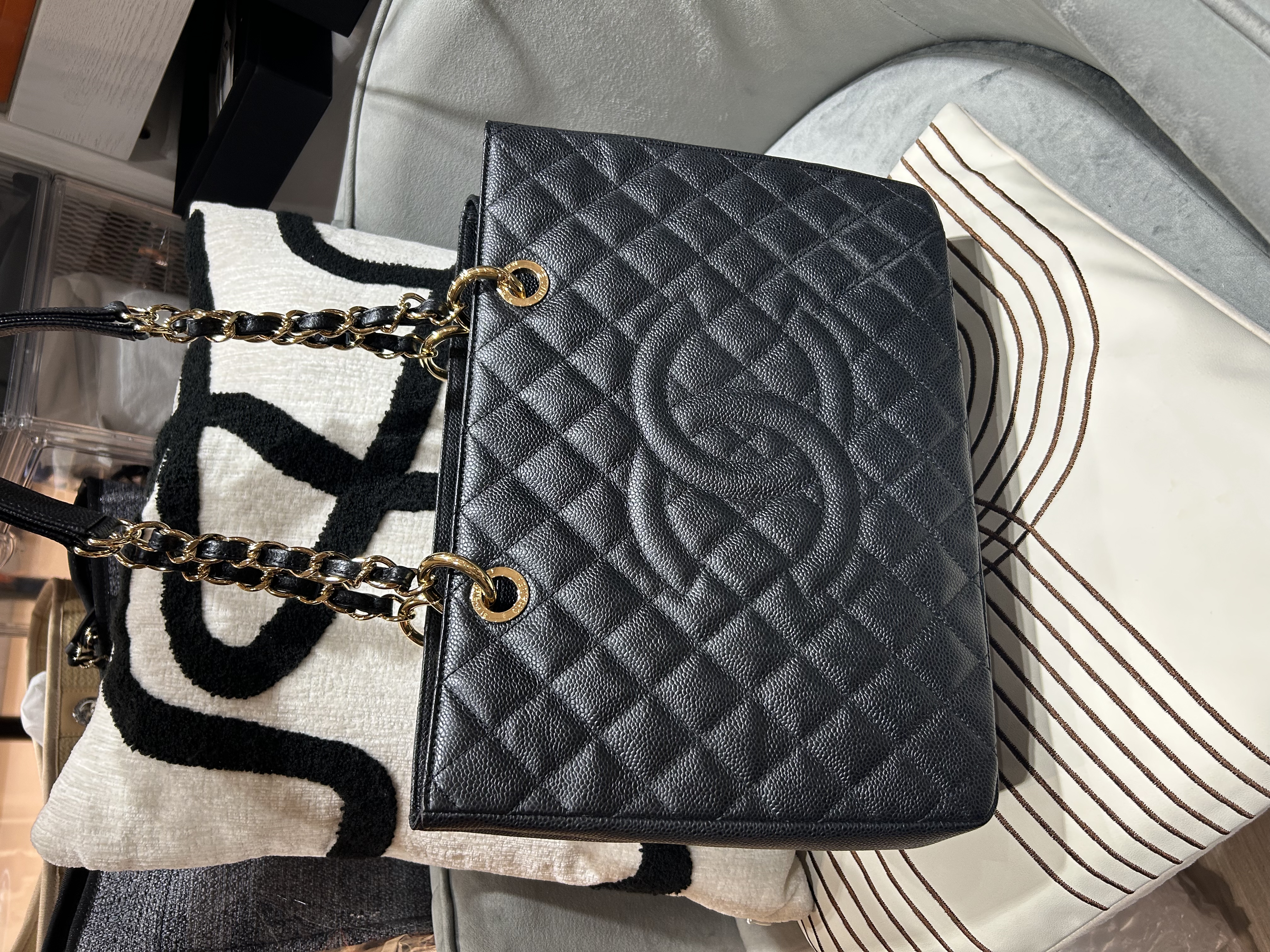 Chanel GST A50995 黑色荔枝牛皮金鏈 grand shopping tote ,100%Authentic, 98%New ☑️15Card☑️Dust bag