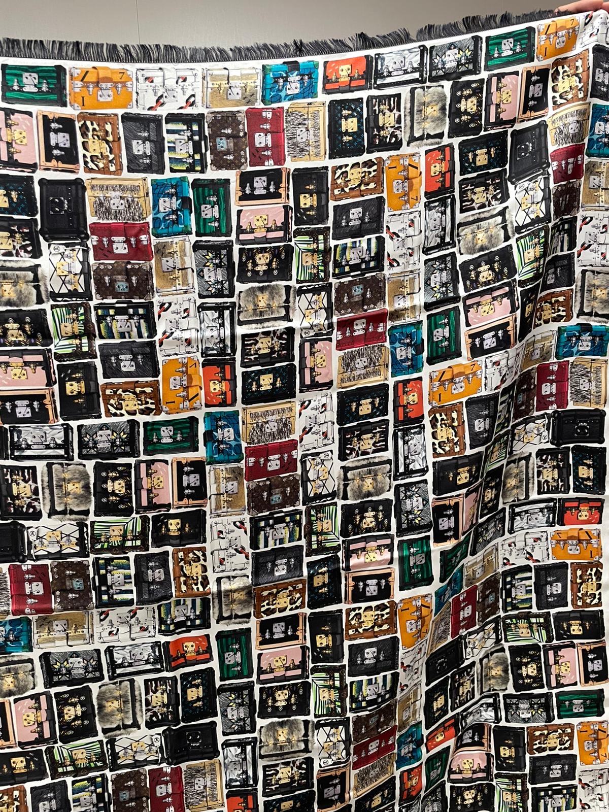LV Scarf 100%Authentic,99%new ✅box 