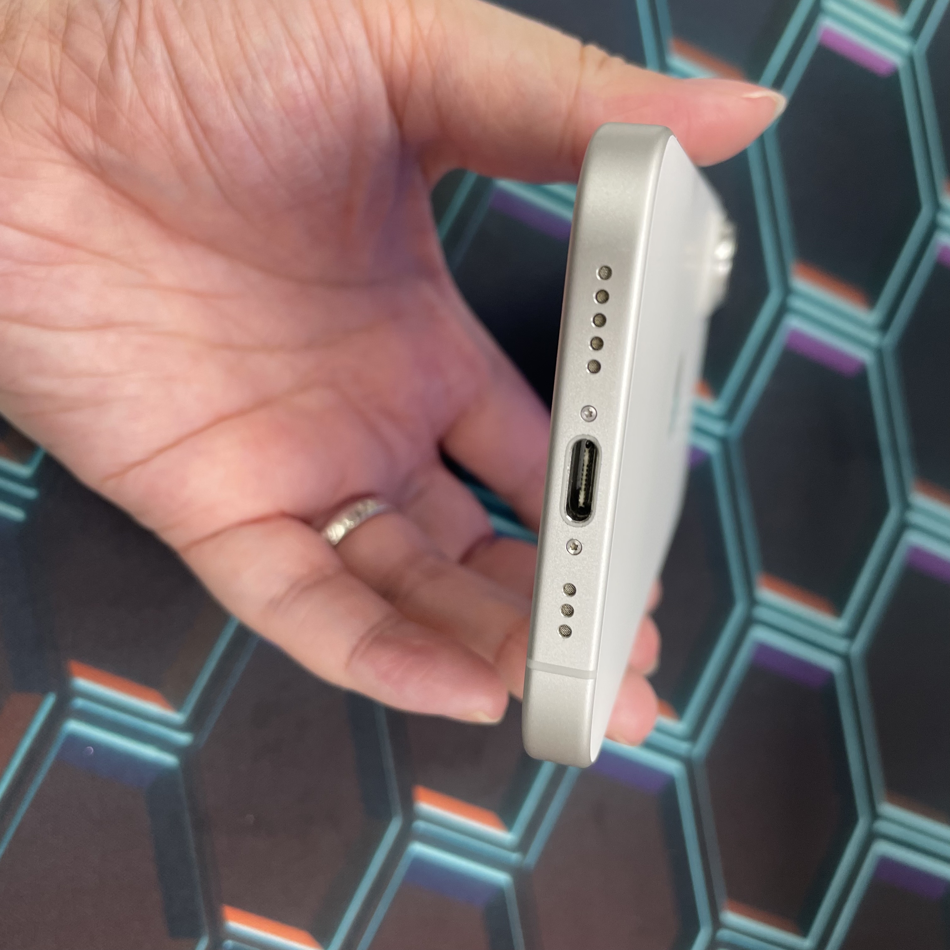 *6331 16 勁靚機 128GB 電85 白色 white