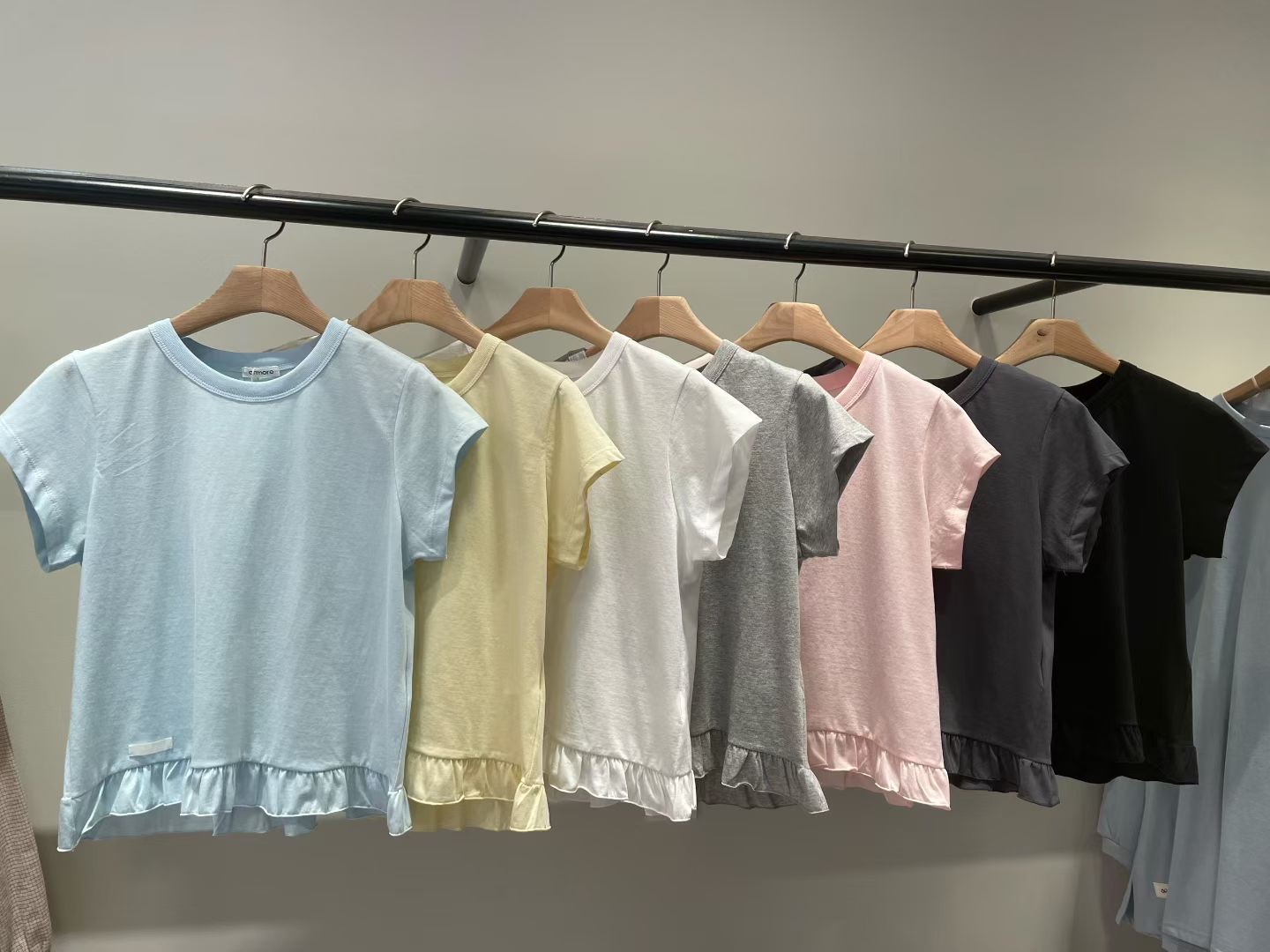 Little ruffle cotton tee