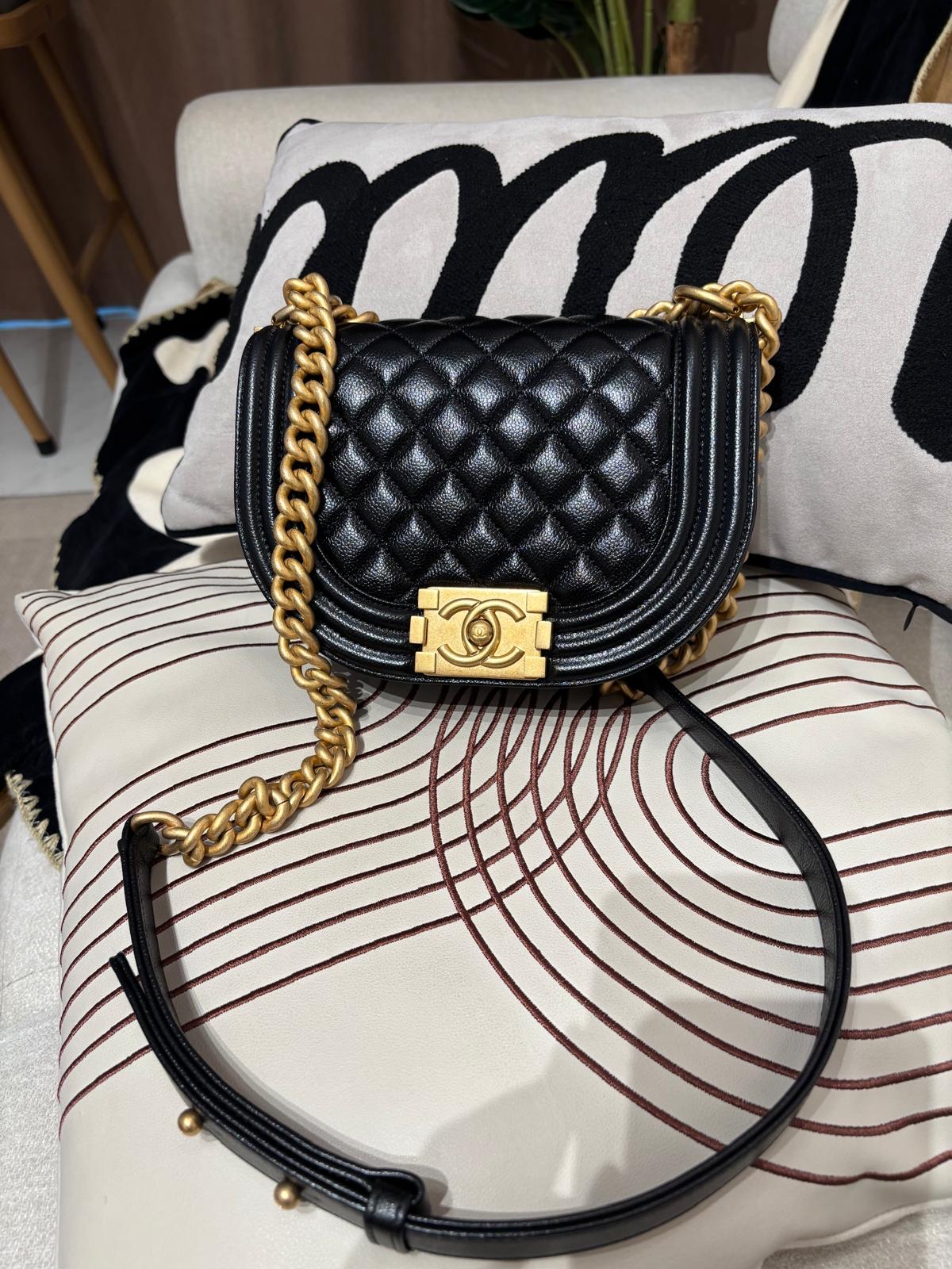 Chanel Boy Chain Shoulder Bag AS3186 黑色粒紋牛皮半圓boy 100%Authentic, 98%new ✅晶片✅防塵袋✅盒