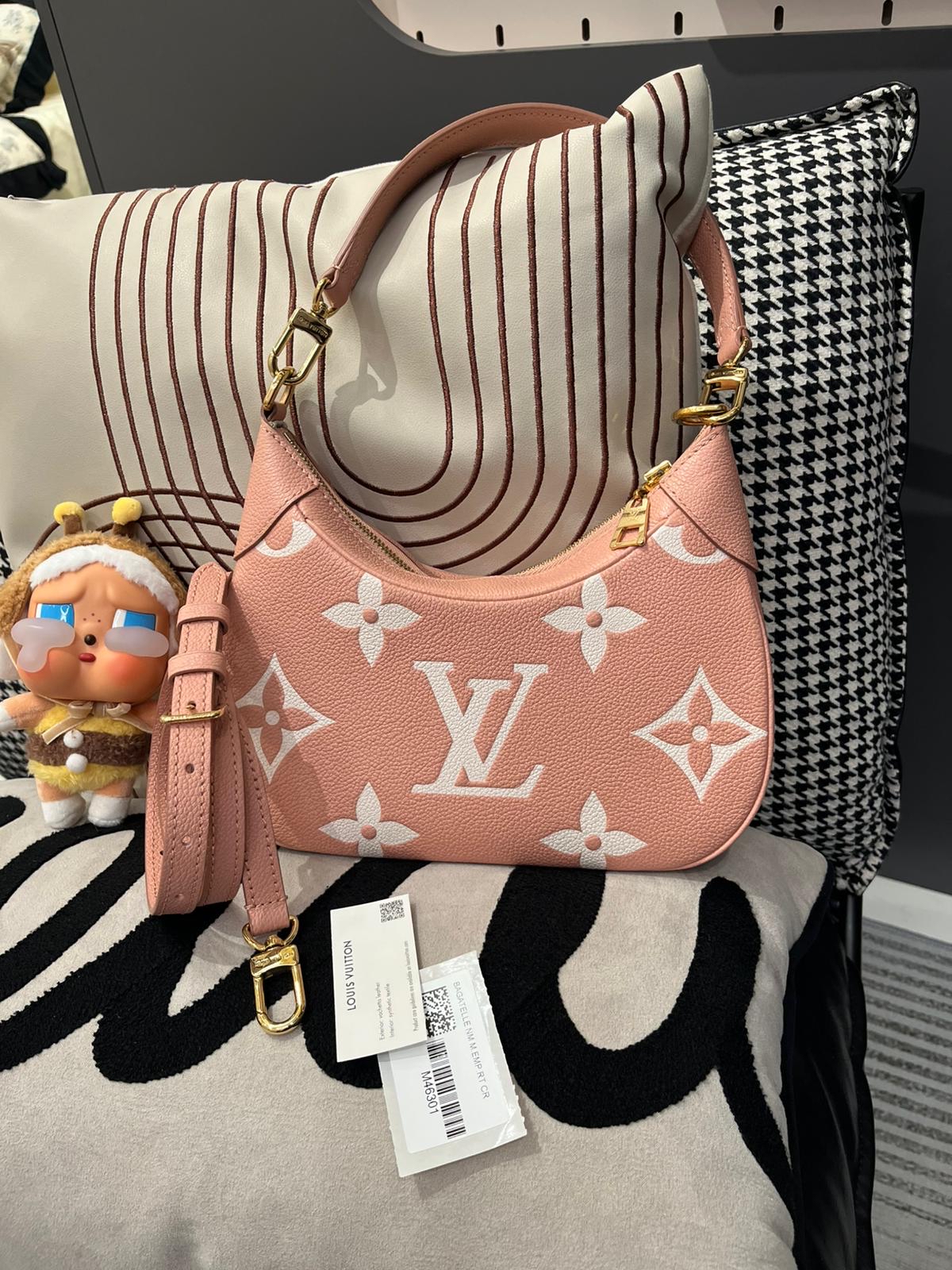 Lv Bagatelle hobo M46301 調節肩帶,粒面牛皮牛角包 NFC 100%Authentic ,98%new ✅dust bag✅盒