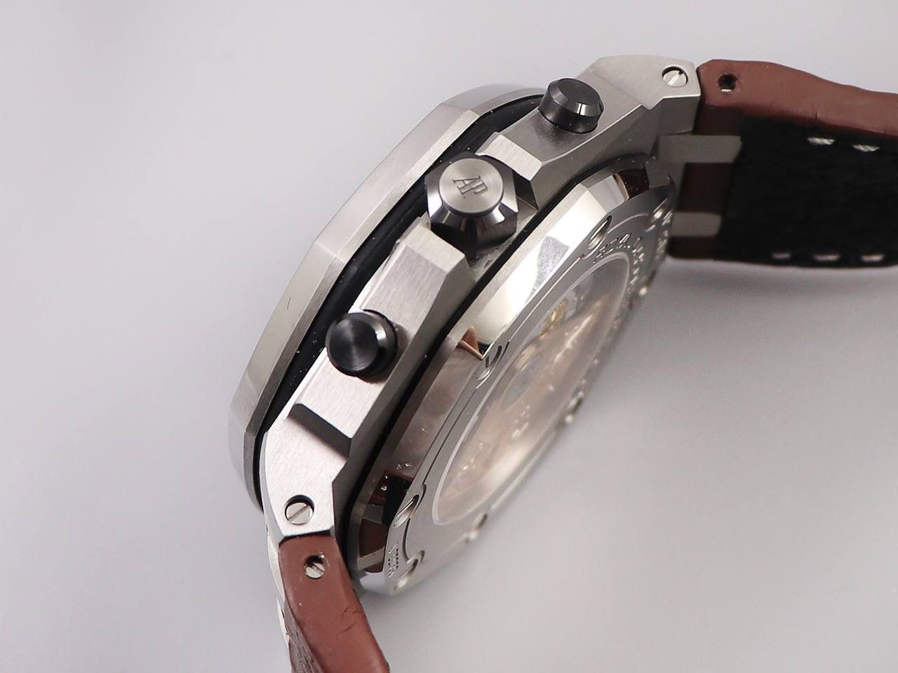 AP 26470st巧克力V2版经典a p计时款式之一 搭载复刻原版3126机芯 直径42mm 厚度15.6mm 🔥注：JF的所有3126机芯系列是目前市面上壳身最薄和复刻程度最强的版本🔥🔥