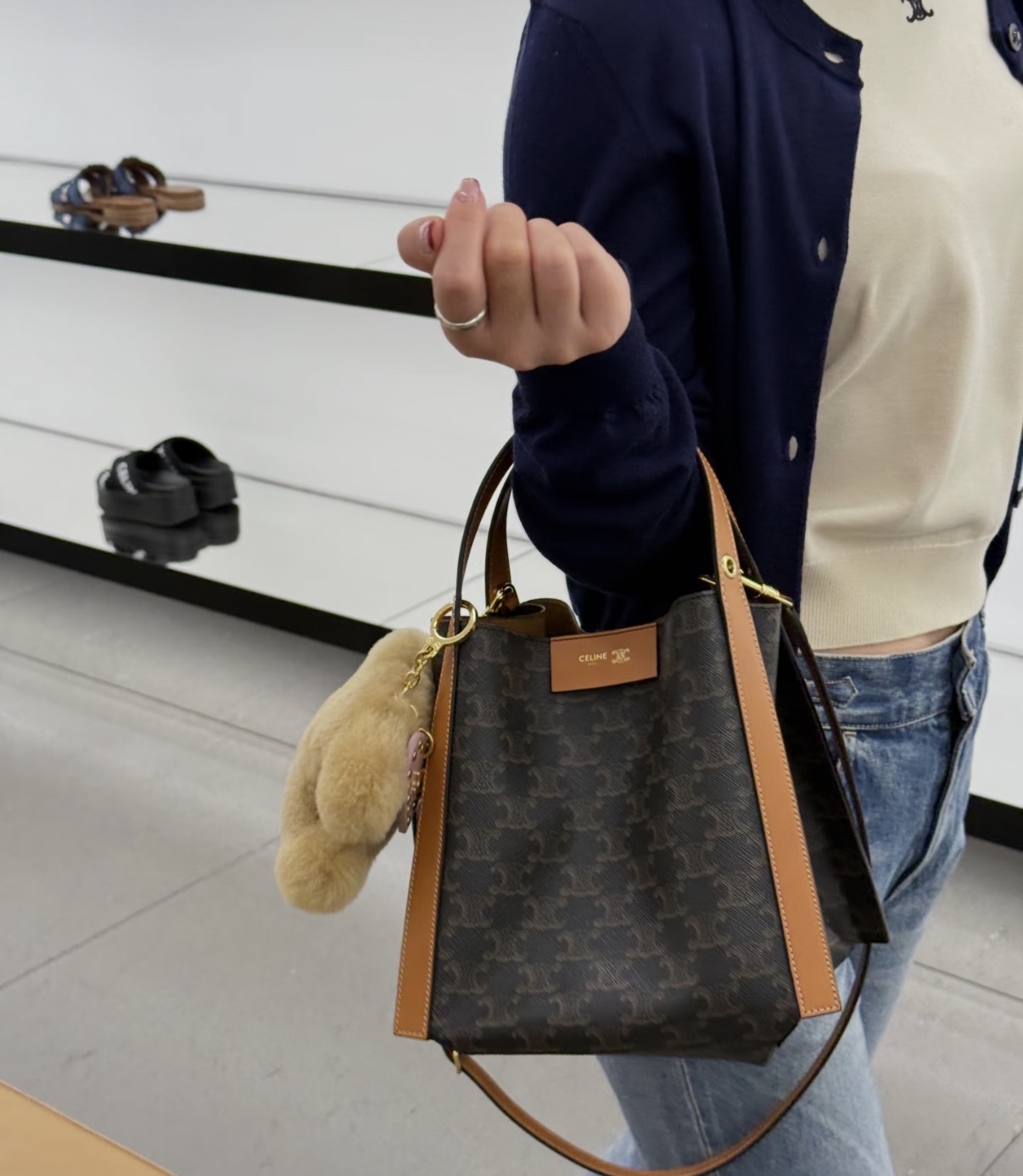 精選貨品優惠💖新款🆕訂貨📮Celine small cube bag  Size 18.5x21x17cm