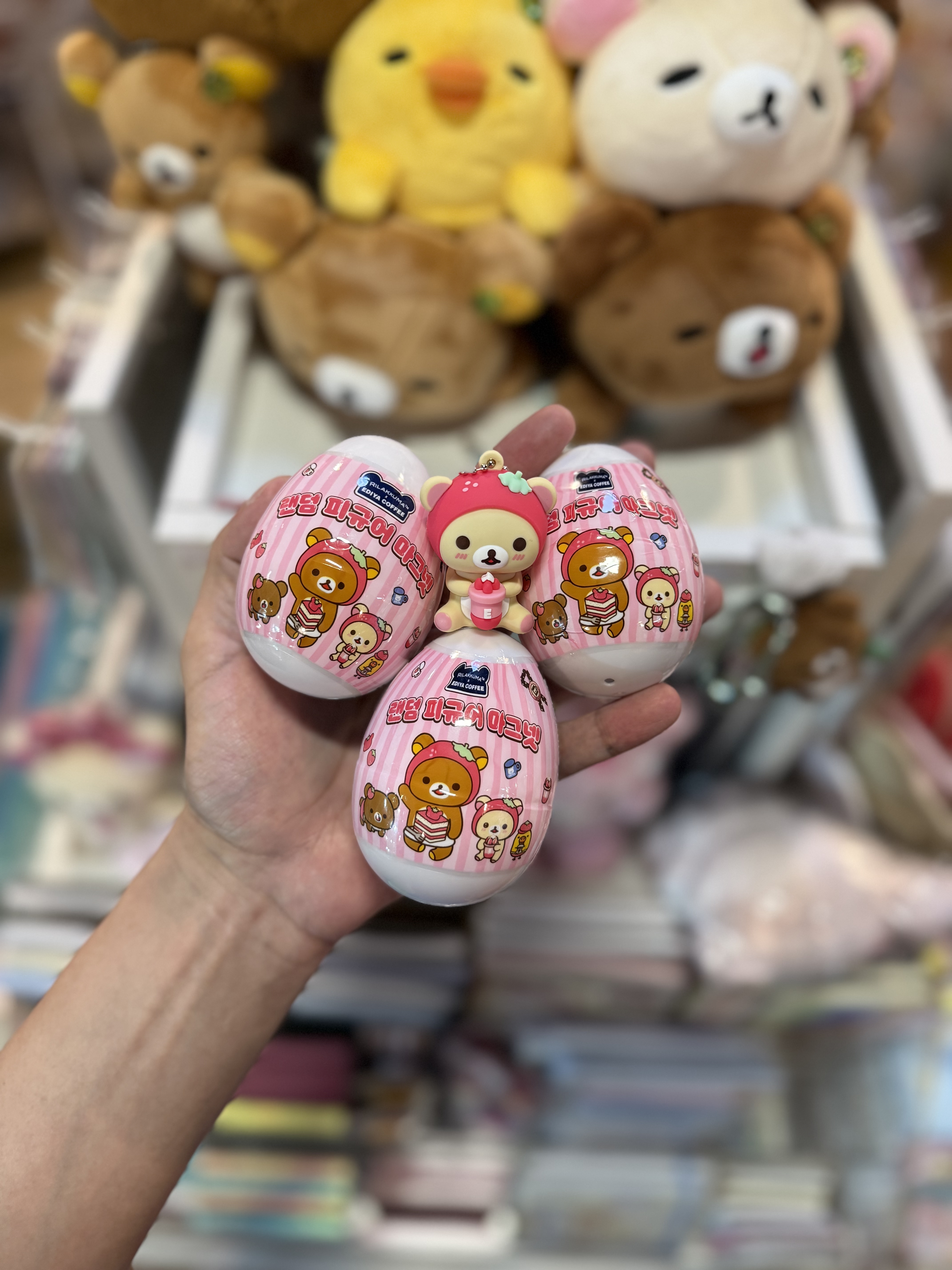 《現貨》全新韓國限定EDIYA COFFEE x Rilakkuma 士多啤梨造型匙扣磁石（隨機抽）