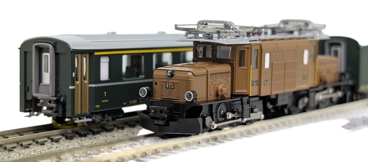 Kato N 9mm 軌 Ge6/6-I <雷蒂亞鱷魚> & 阿爾卑斯山綠色客車