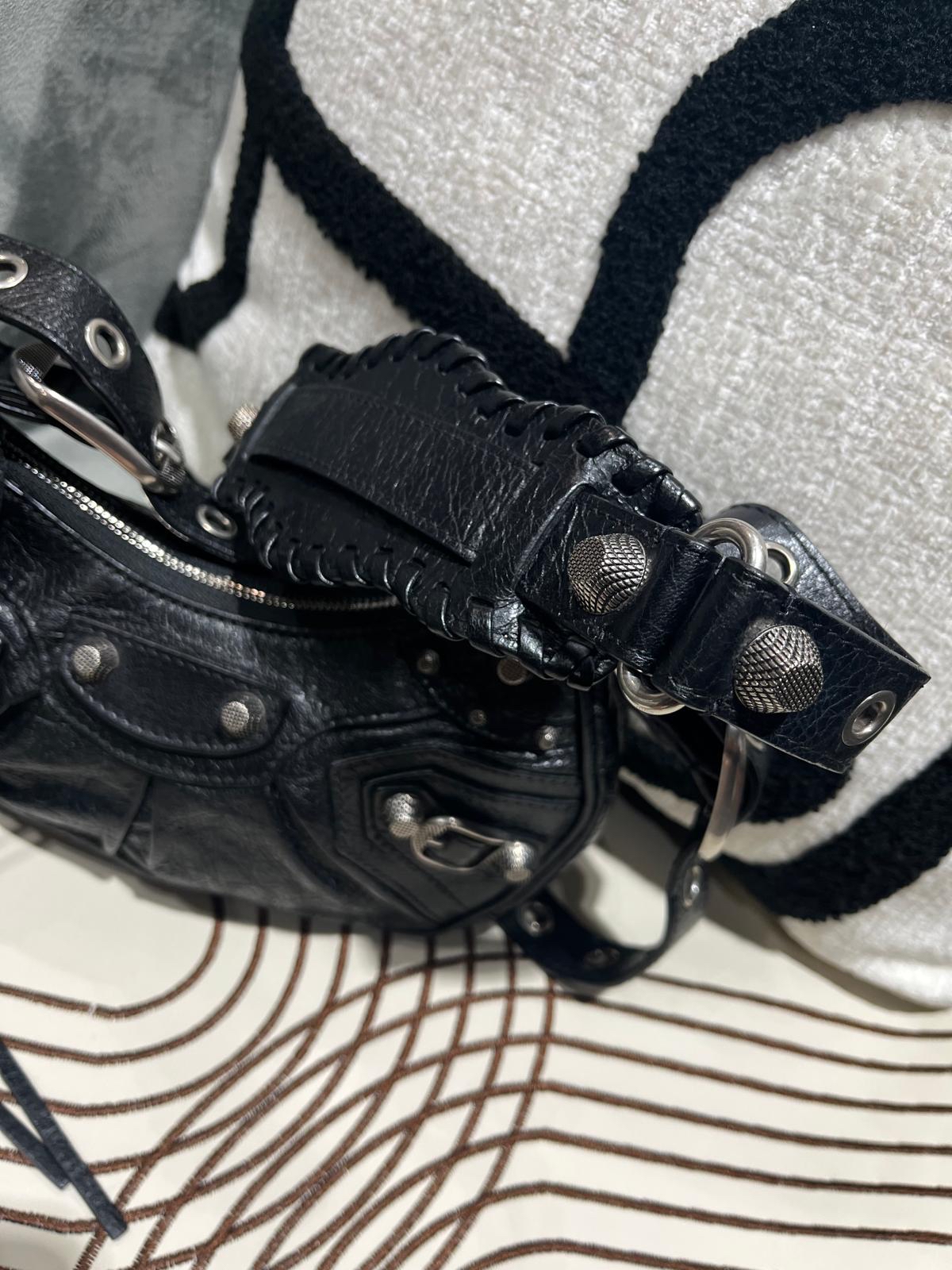 BALENCIAGA Le Cagole XS Shoulder Bag 黑色牛皮671309 100%Authentic, 95%New ✅Mirror✅ pouch✅dust bag  