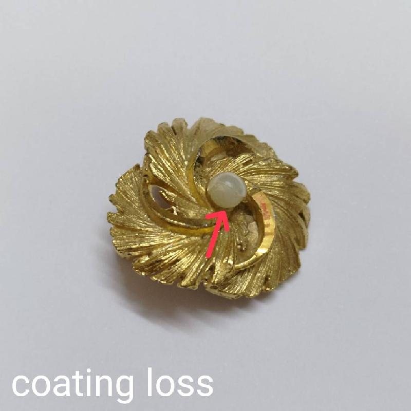 American Brand BSK C.a. 1960s Golden Swivel Floral Faux Pearl Clip Earrings (MT800)